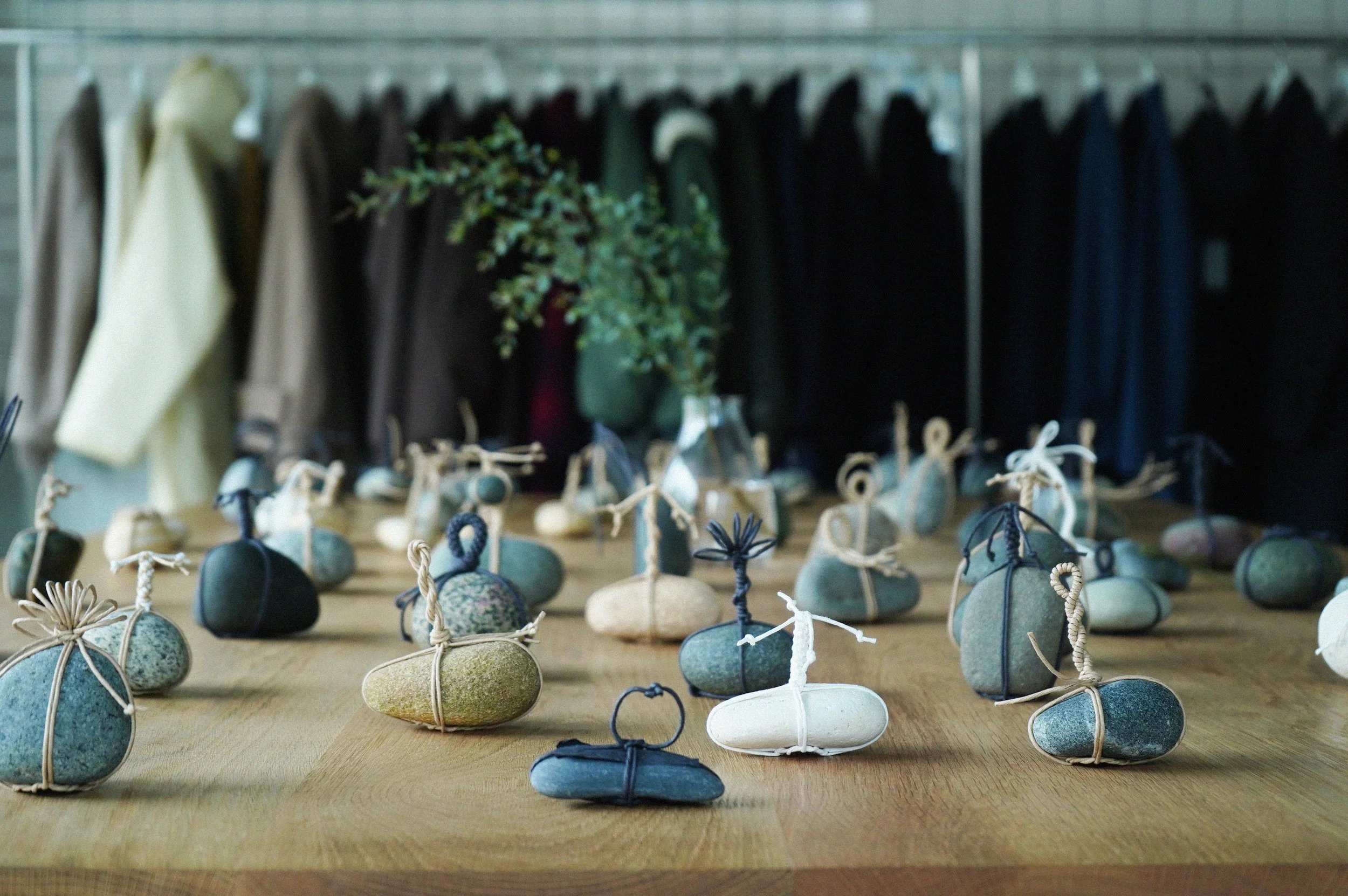 ishimusubishi / イシムスビシ / 石結び師