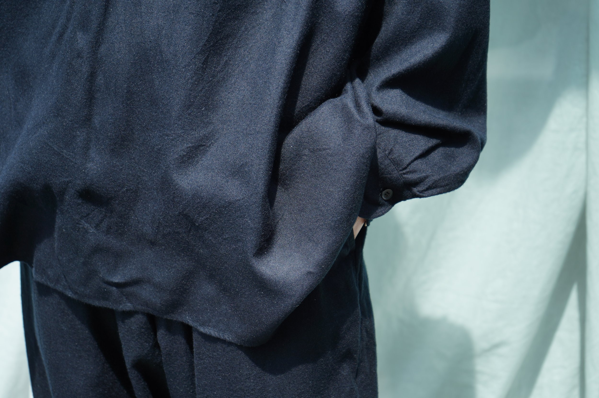 COMOLI シルクネル スキッパーシャツ & ドローストリングパンツ COMOLI シルクネル スキッパーシャツ & ドローストリングパンツ