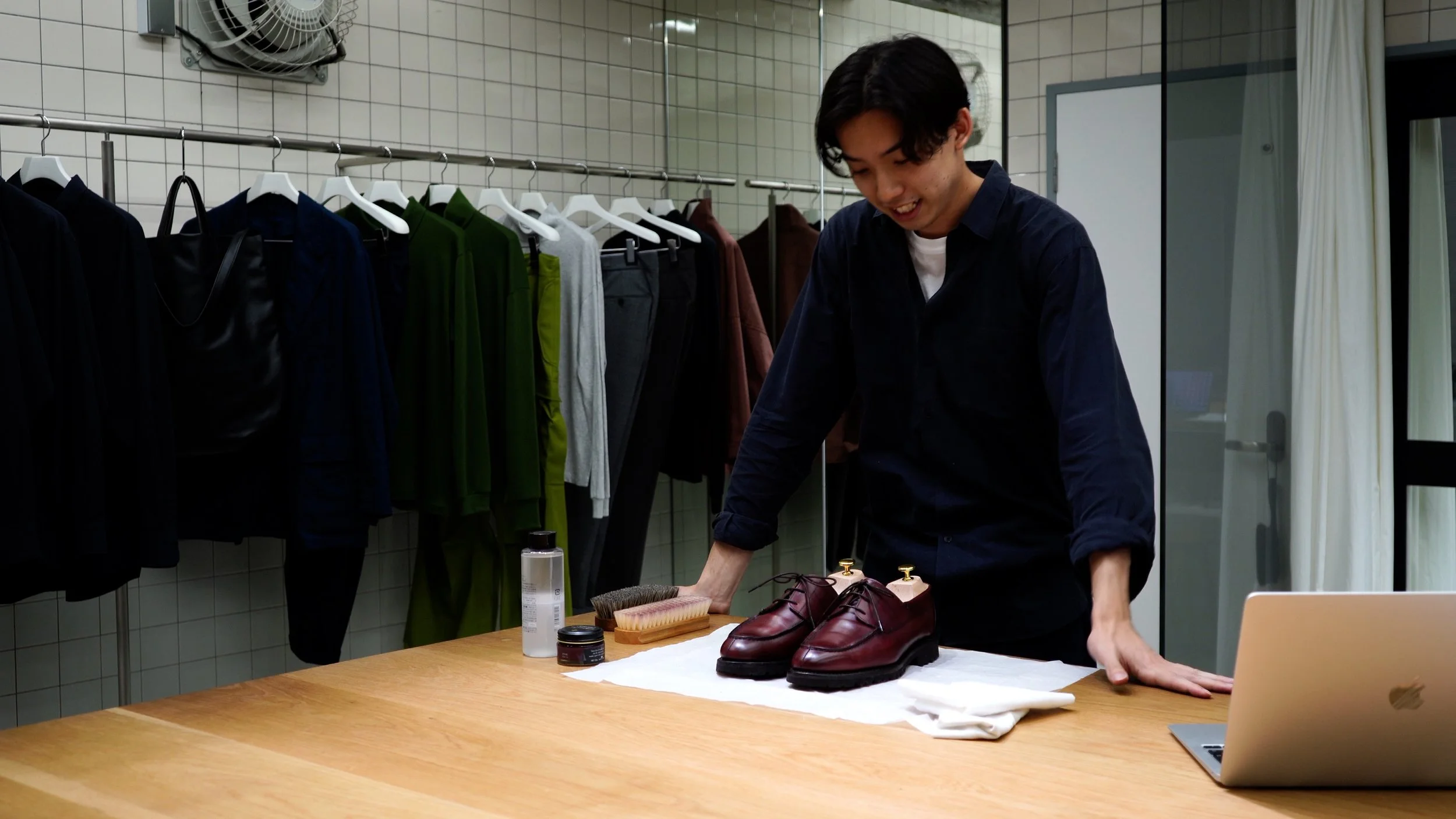 バーガンディーを磨く