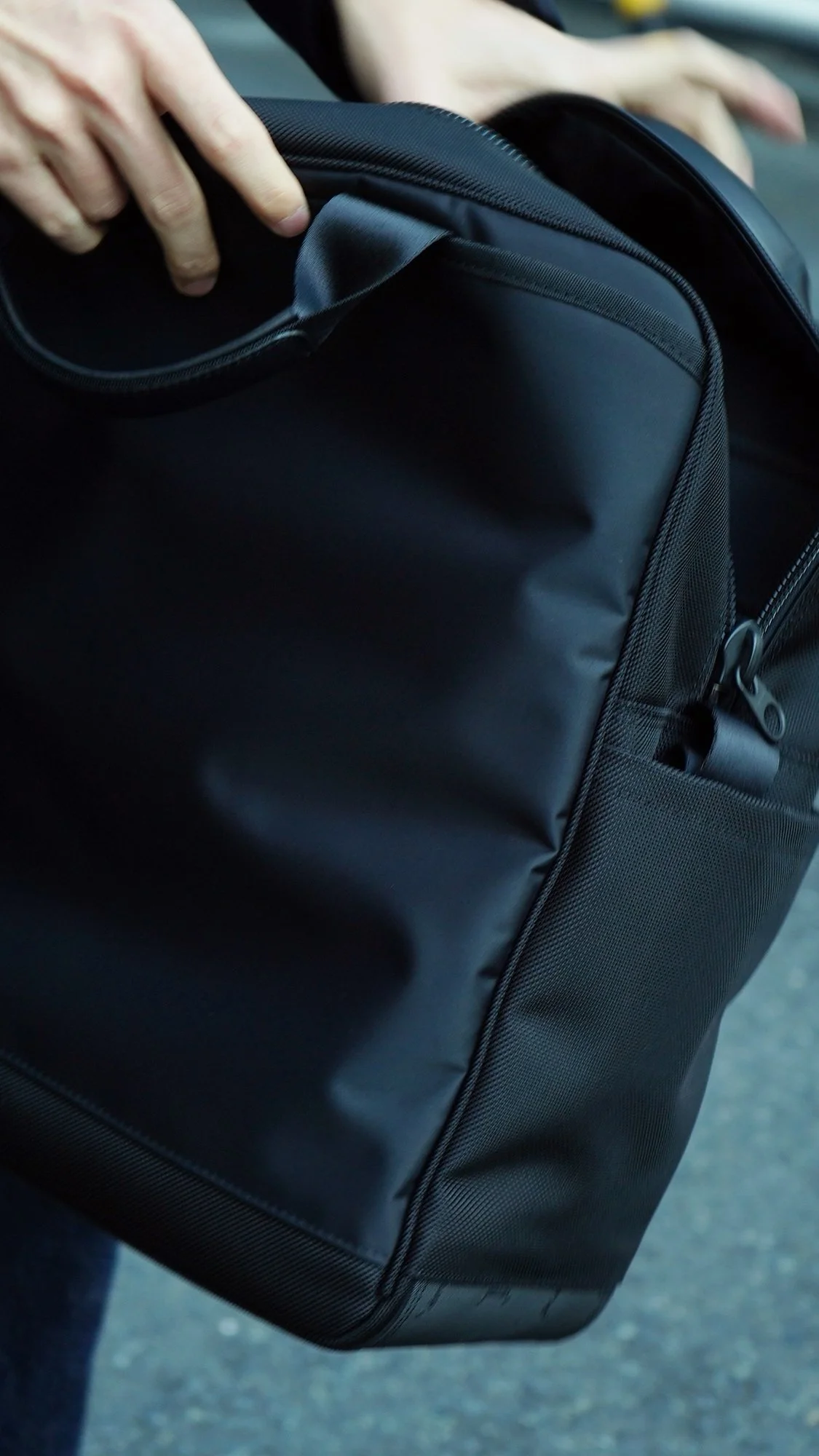  THE WALL &amp; ARMCHAIR MINI