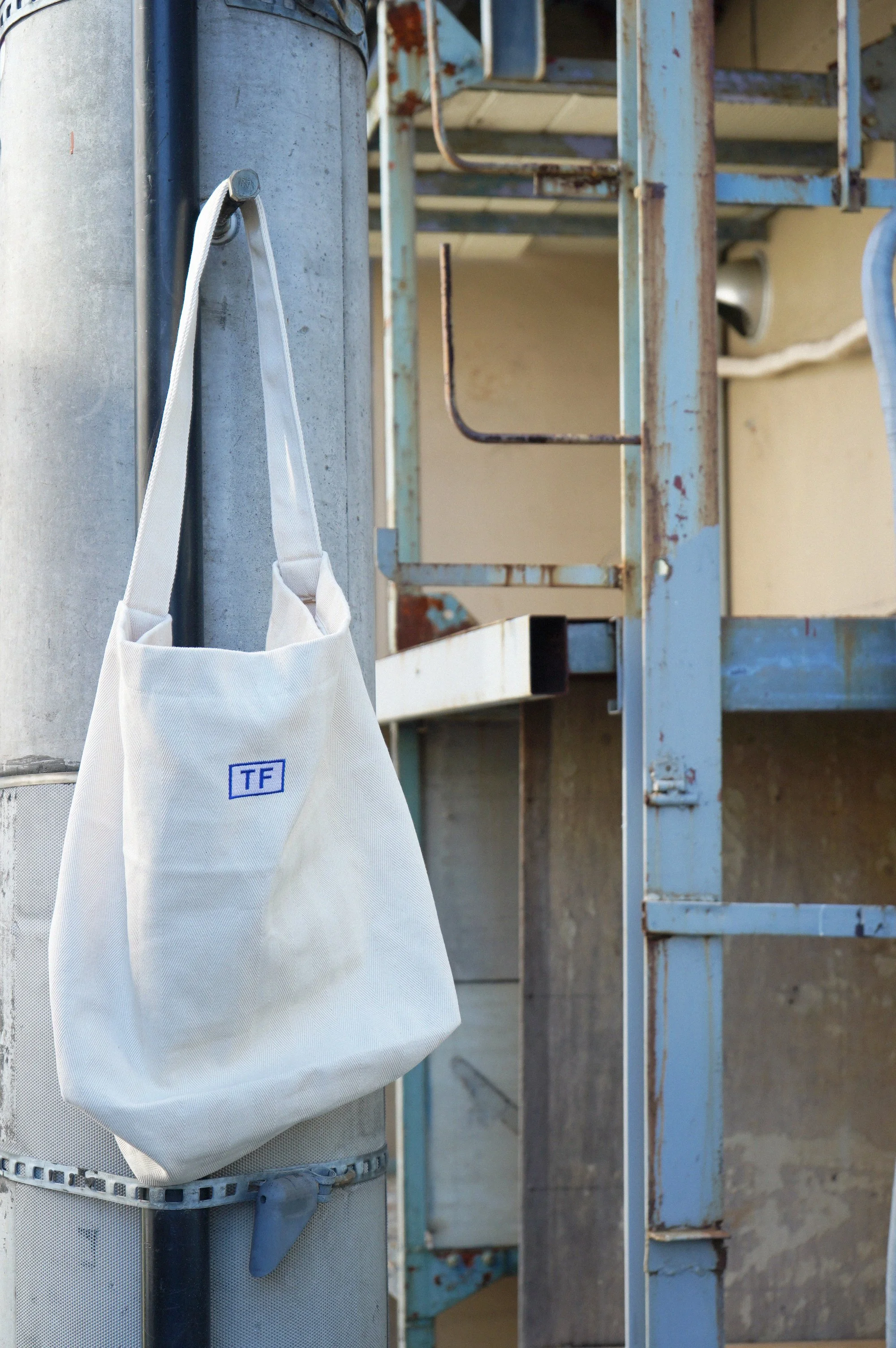 ERA. - TF exclusive - "BIG SHOULDER BAG“