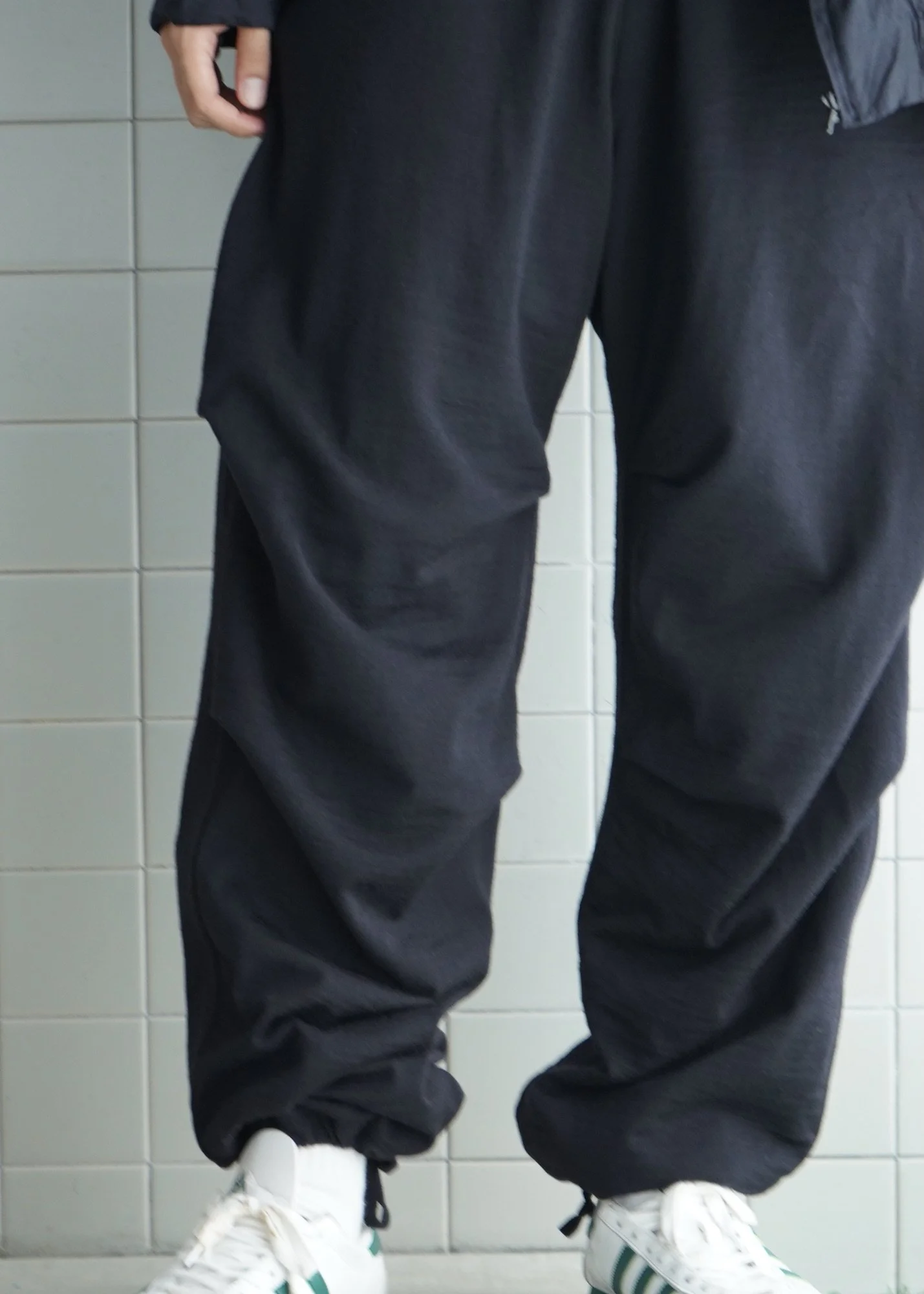 COMOLI ウールニット ニータックパンツ