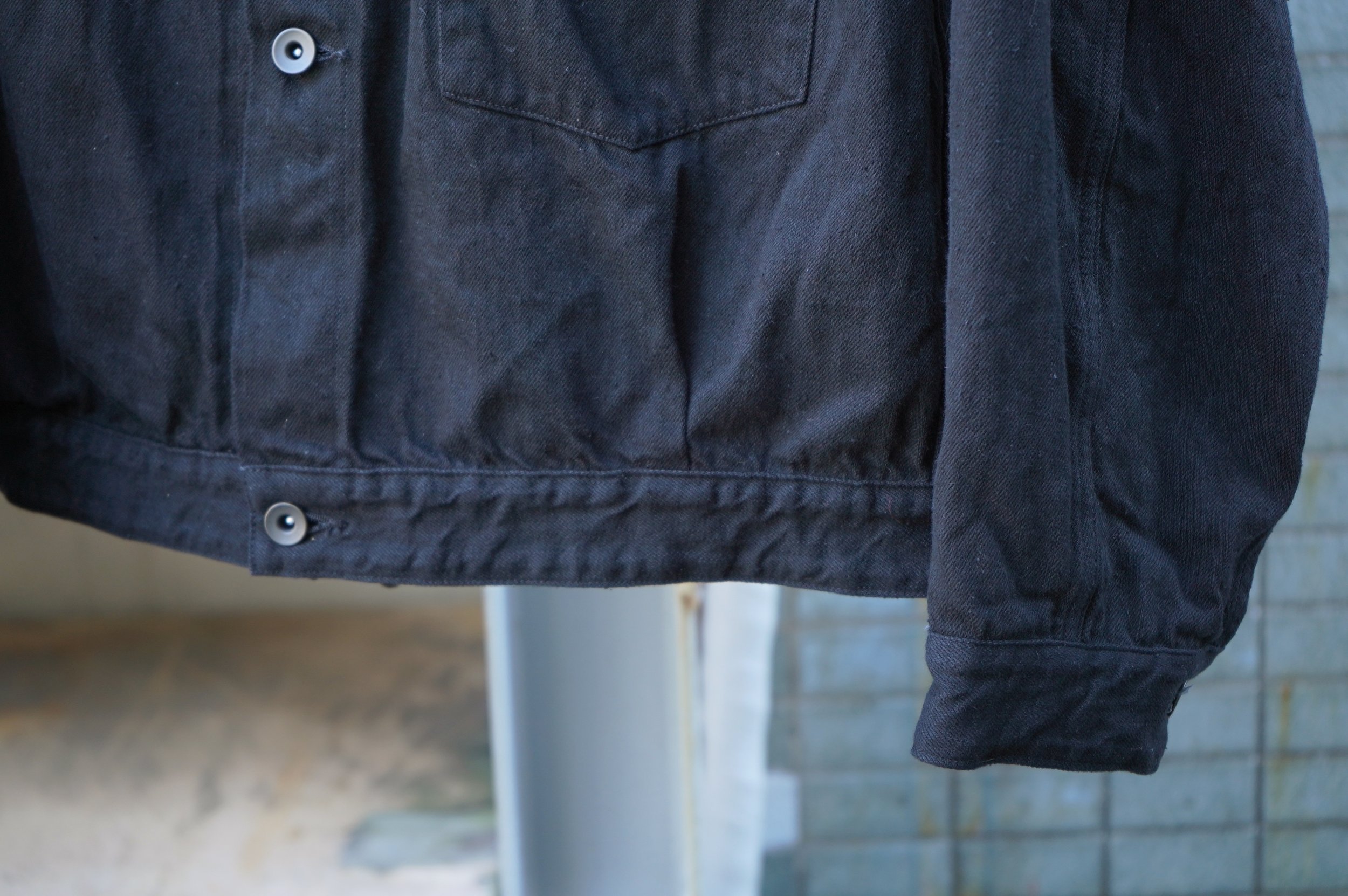 今シーズンは黒のみです