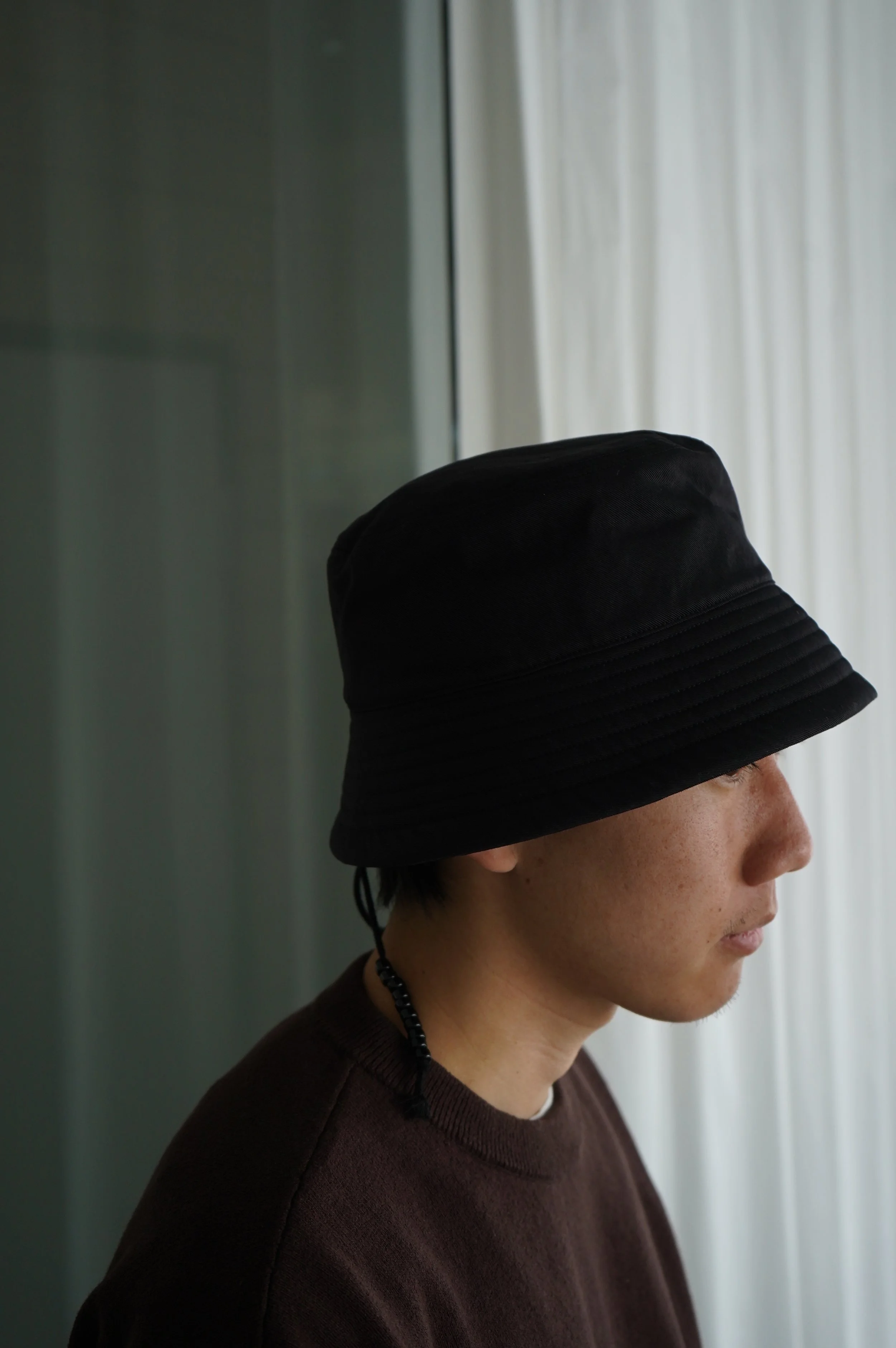 COMESANDGOES : nylon down brim bucket hat (ビーズ付き)