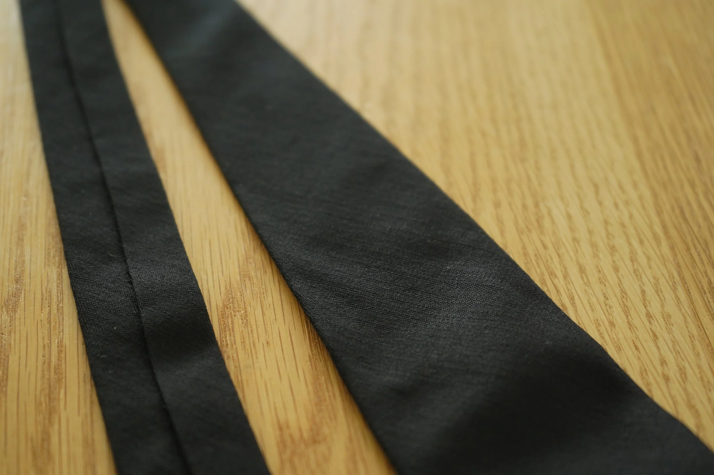 AURALEE の WOOL HERRINGBONE TIE
