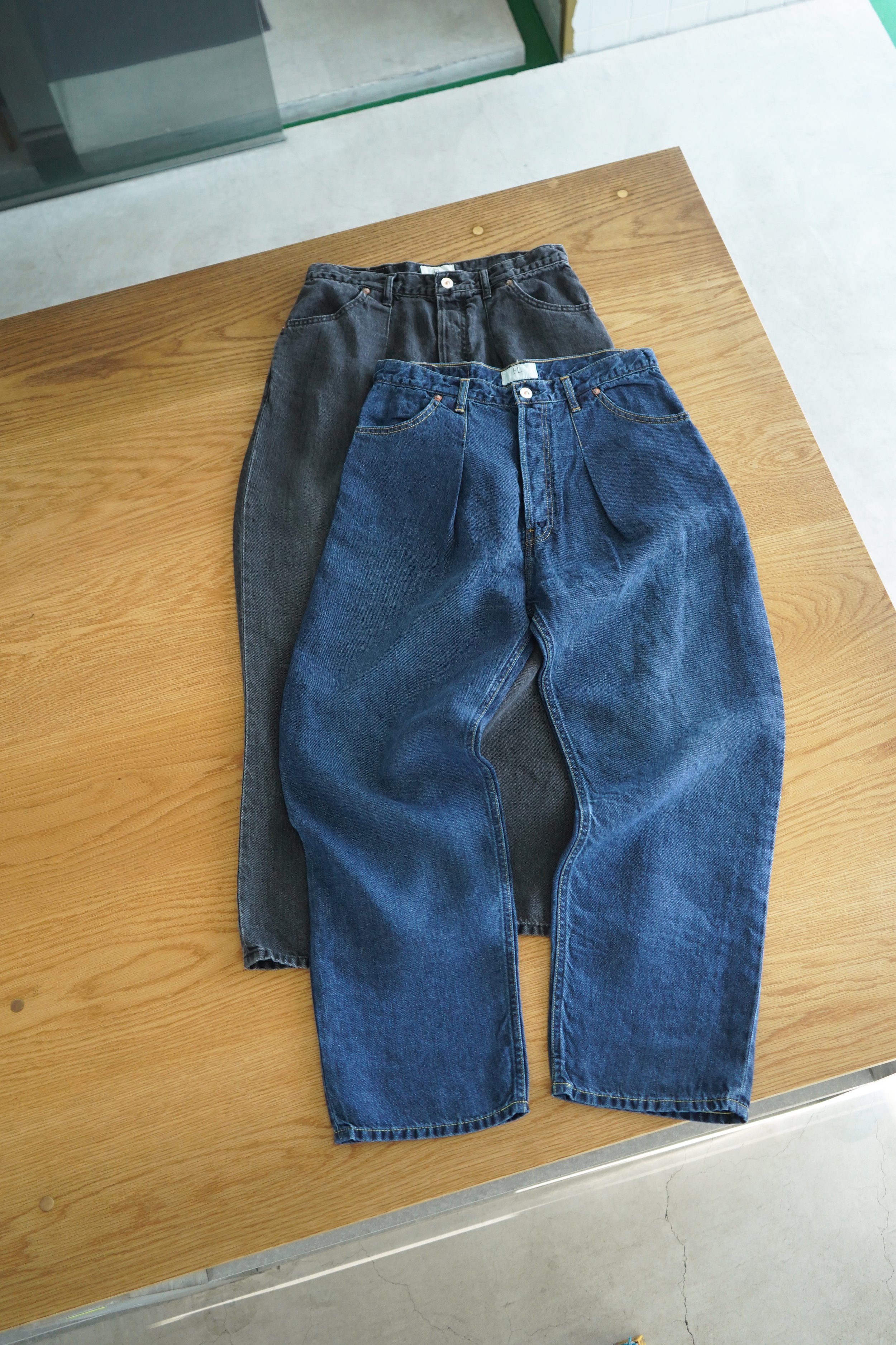 リネンのデニム。リネンなのにデニム。