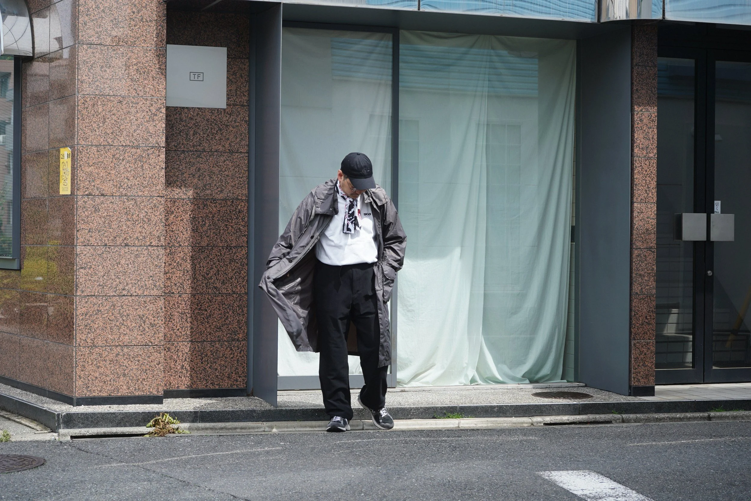 春はロングコートを。