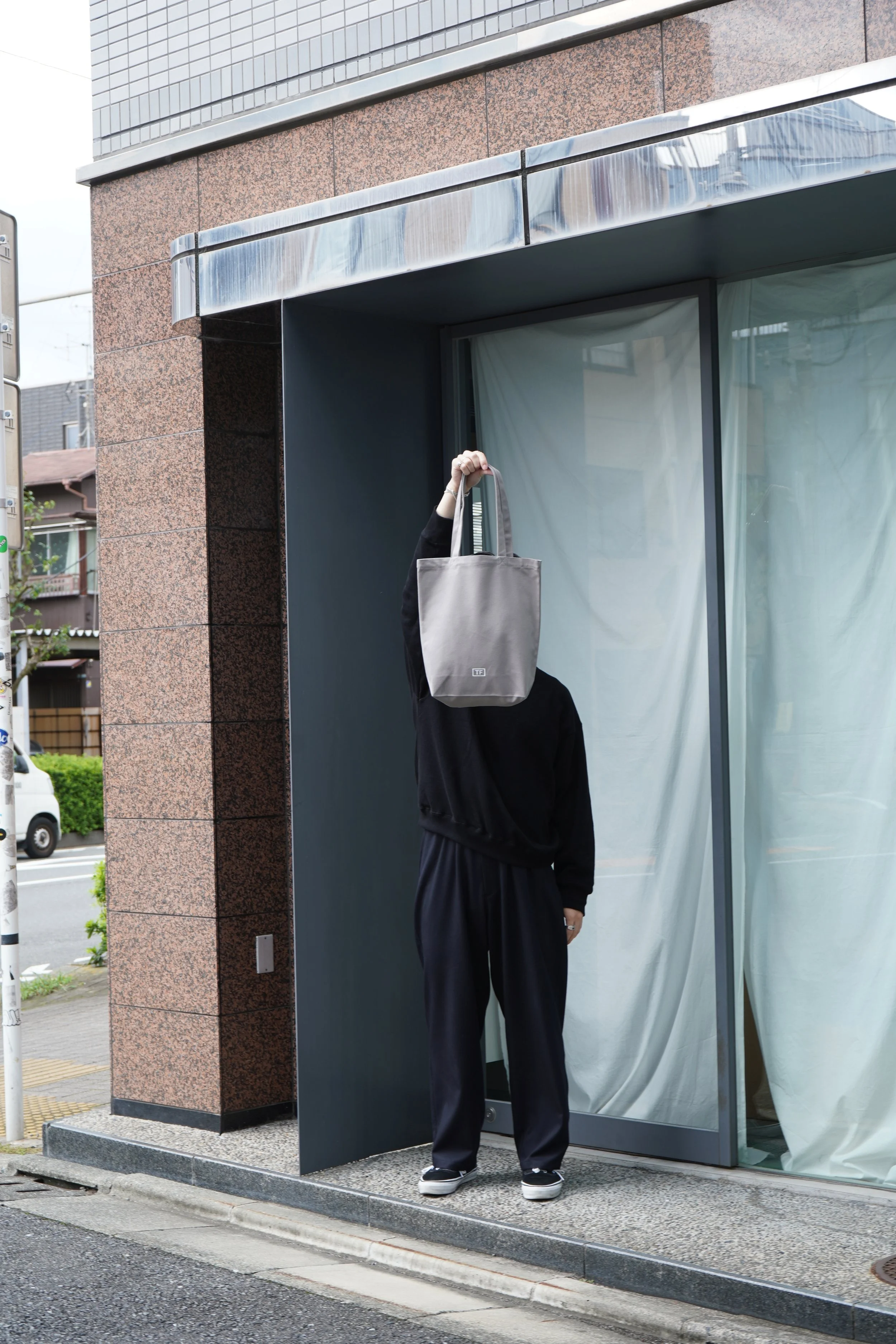 今回はグレーです