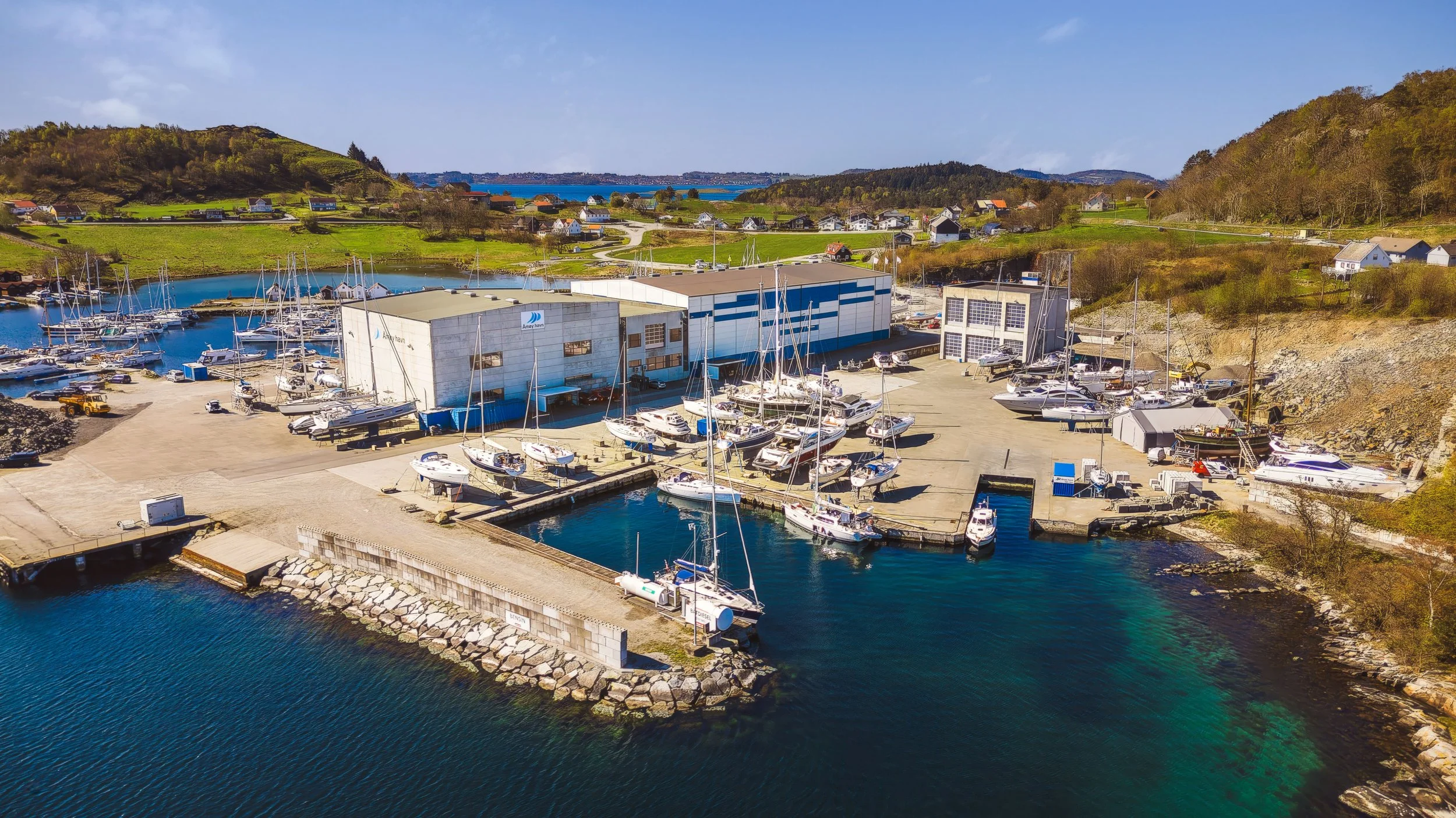 drone oversikt mai 2026 åmøy havn drone 0001.jpg