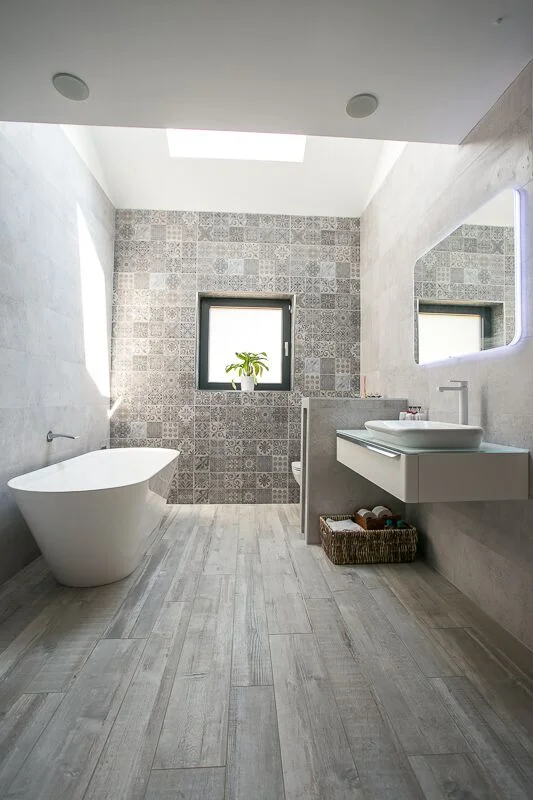 08_main bathroom.jpeg