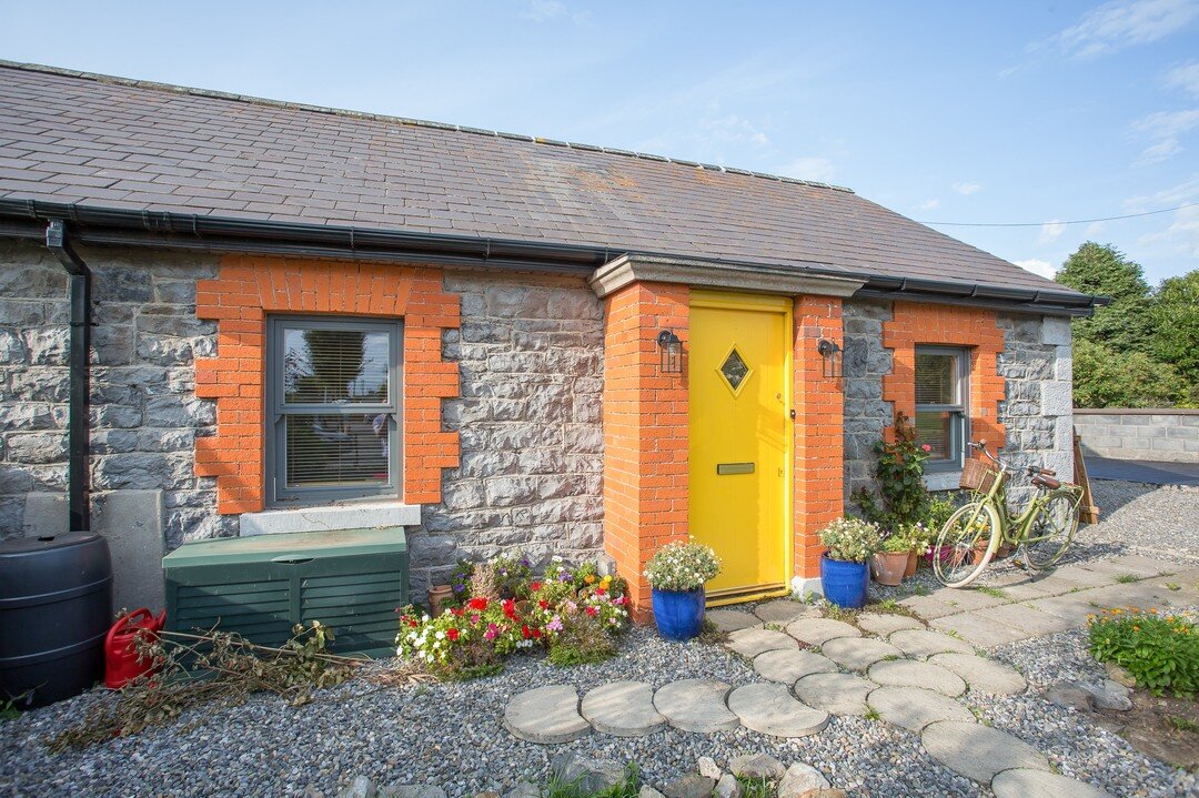 Just a simple cottage, until you step inside..

#irishcottage #homedesign #madaboutdesign #dublindesigners #greatdesign