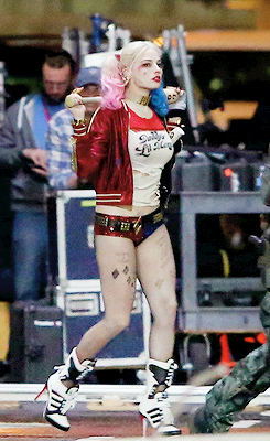 Photo of Margot Robbie on the set of ‘Suicide Squad’