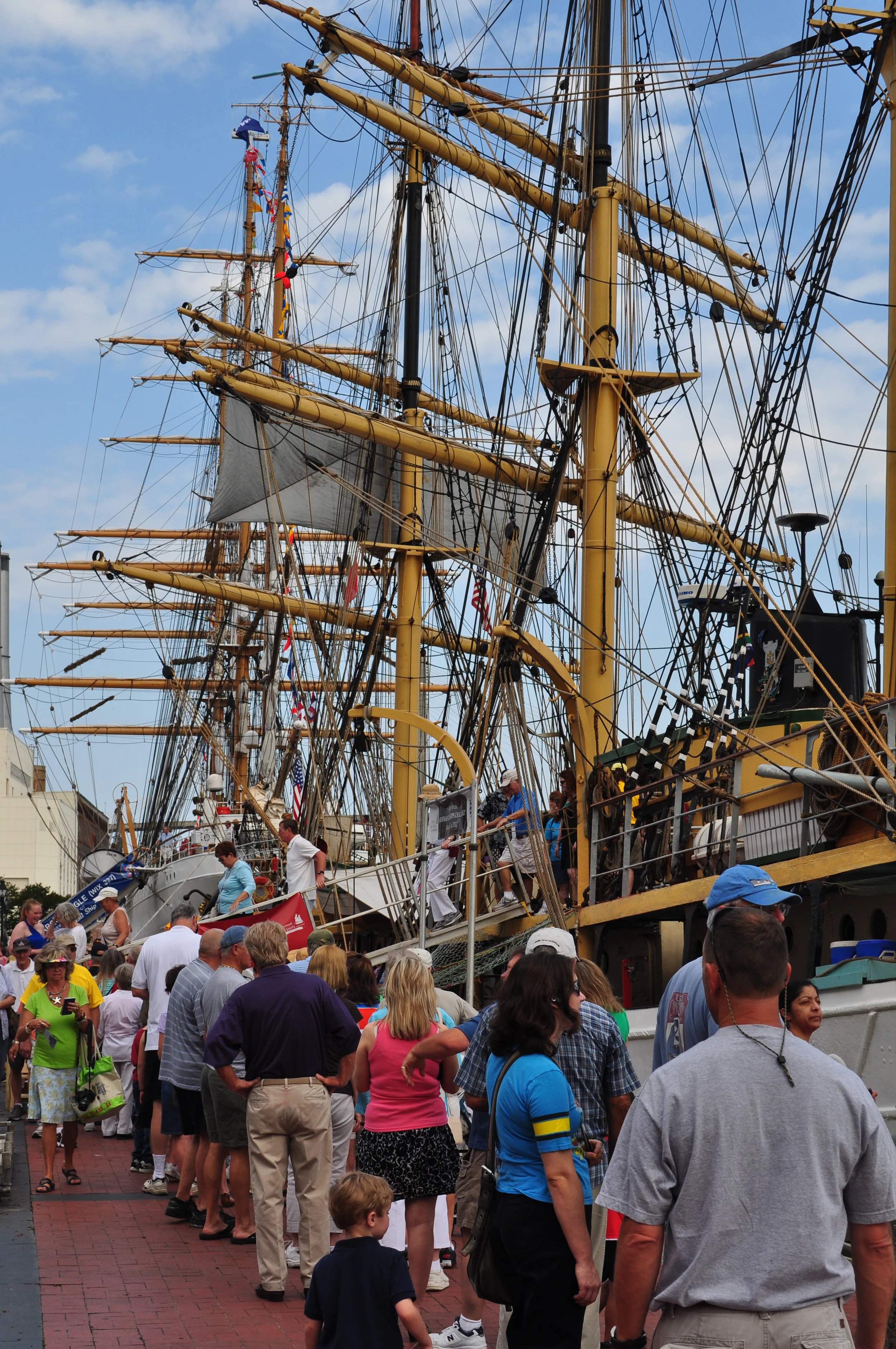 Crowd3_Tall Ships America.JPG