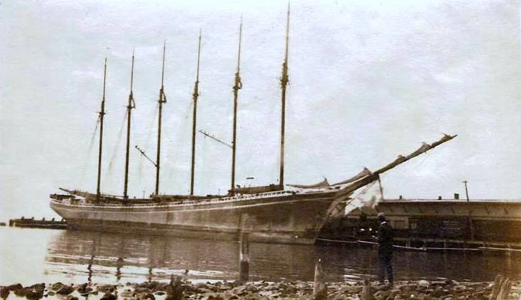 Schooner "Wyoming" of New York, the largest schooner in the World at the L & H Docks, Pensacola. 1916