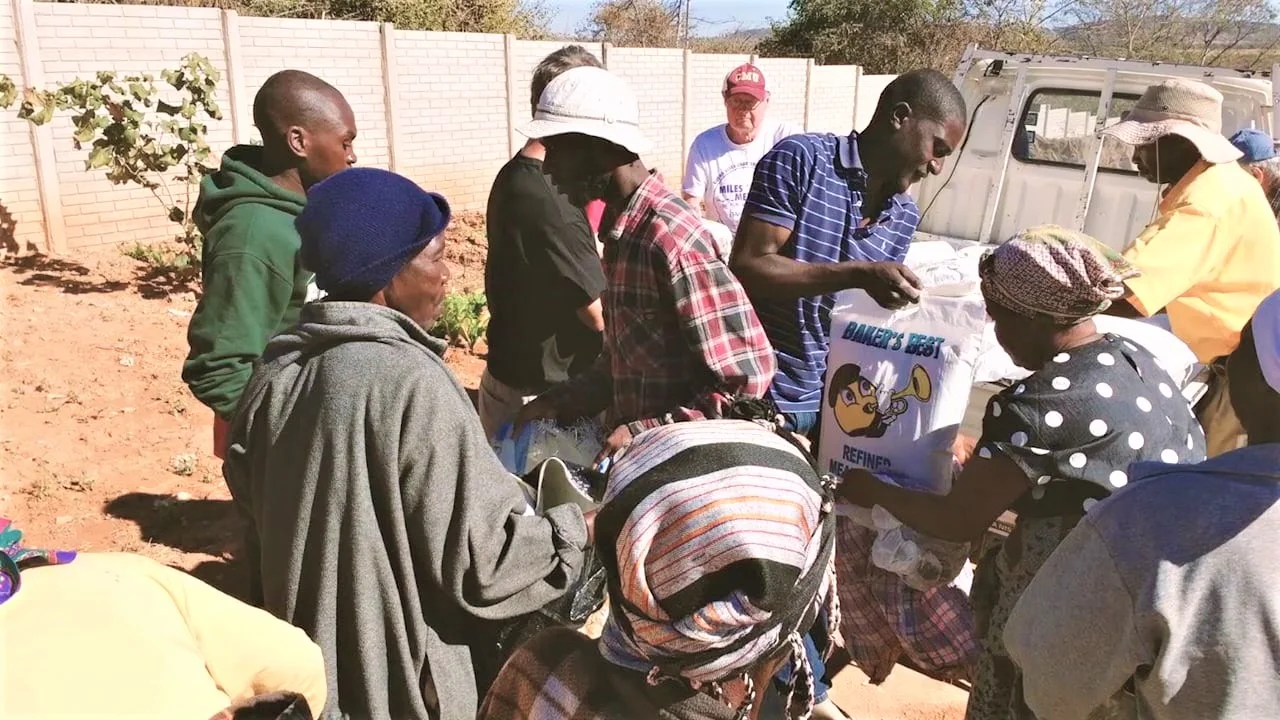 Zimbabwean politician pledges to assist young people in project startups