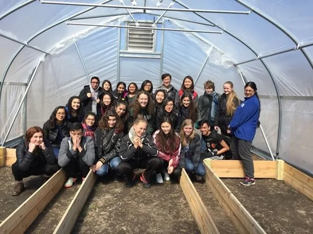 🚨 GYVSDGsCup Contestant Alert 🚨 Maeve Masterson is a young finalist from the US, who re-connected her school with the environment by building a greenhouse 🌱 where students grow organic fruits 🍓 and vegetables 🥦 that they can all share in the cafeteria. If you want this Finalist’s story to be the winner of the competition, go to our Facebook page to read the article and simply LIKE 👍 or put a POSITIVE REACTION 😍: that will be your vote!