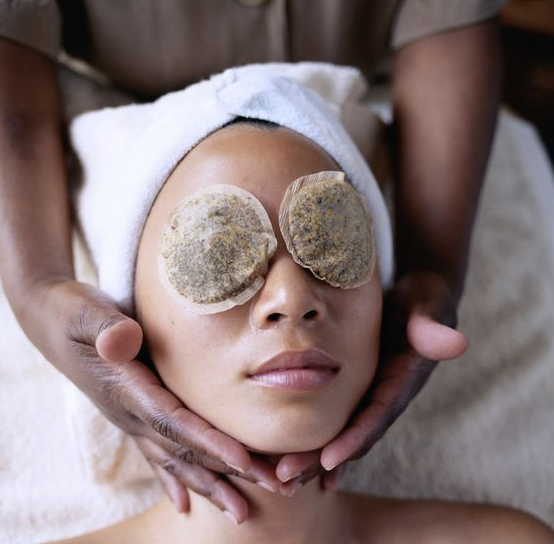 Mini Facial 20 min / $ 35 Every good makeup artist know that good makeup starts with great skincare. Enjoy an exfoliating, hydrating, or brightening mini facial before your makeup application to experience the maximum potential of healthy glowing skin. Not only will your pores thank you but your makeup will look the most beautiful.