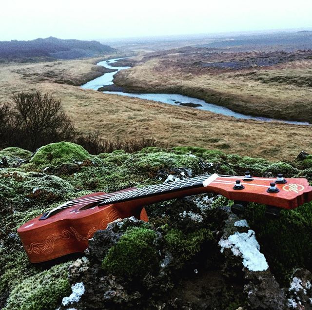 Taking a rest in the strange #landscape, my #icelandic #tatooed #ukulele amidst the rocks and fresh rivers. #goingnorth #adventure #travelblogger #uke