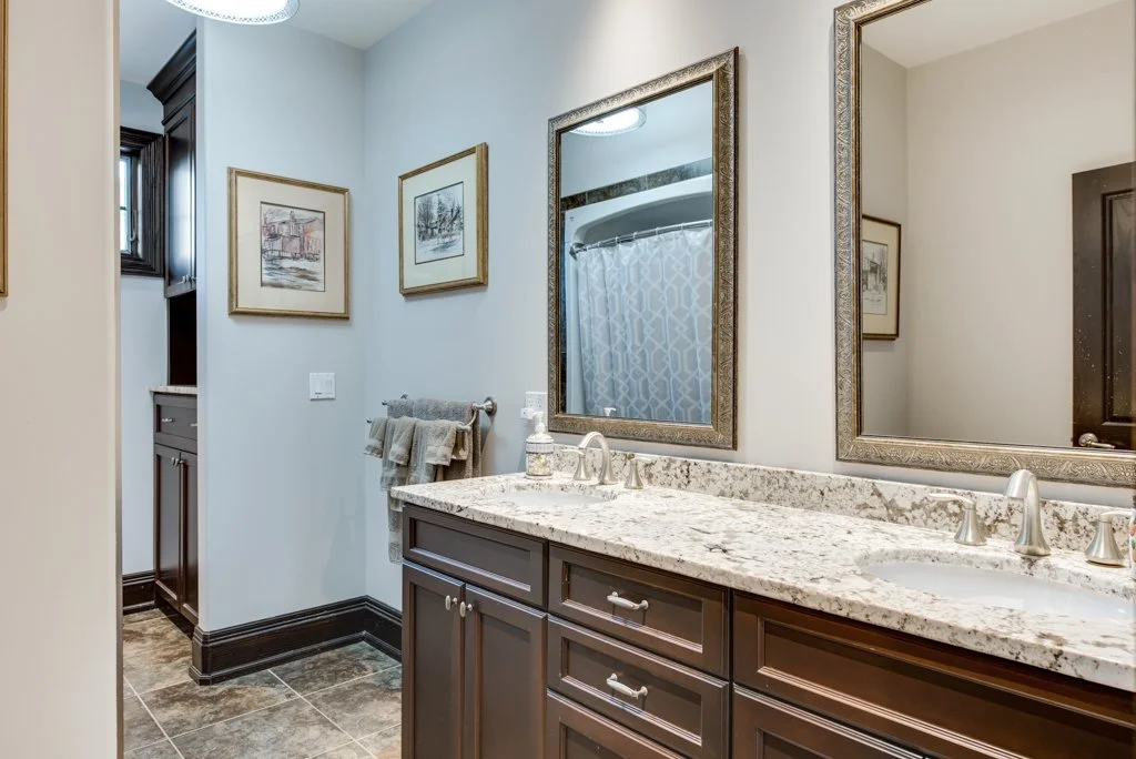 bathroom upstairs.jpg