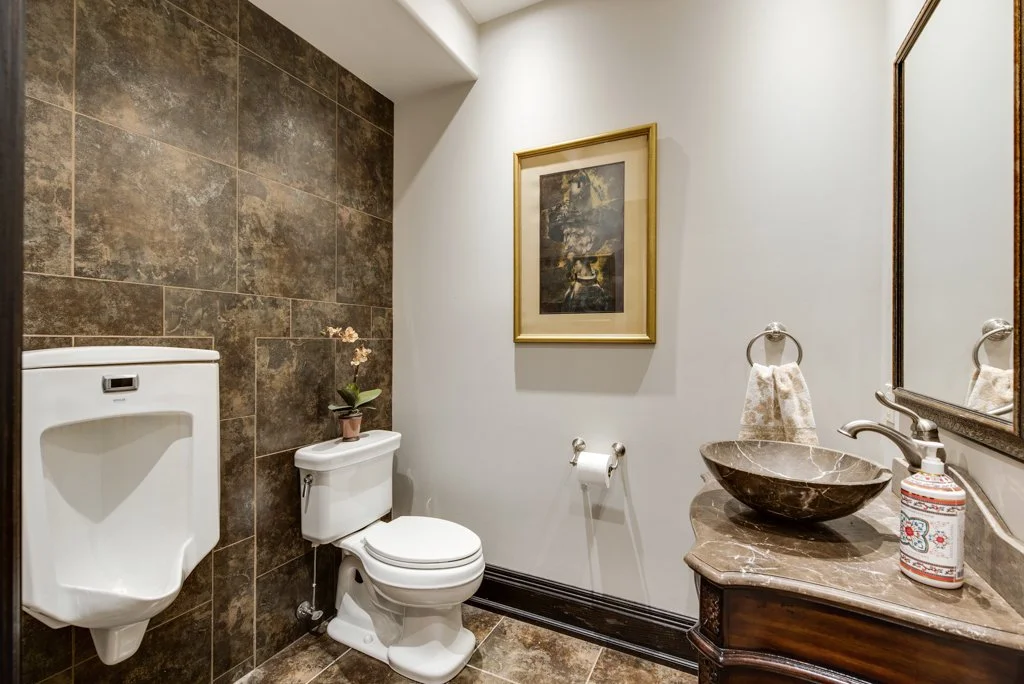 bathroom1a.jpg