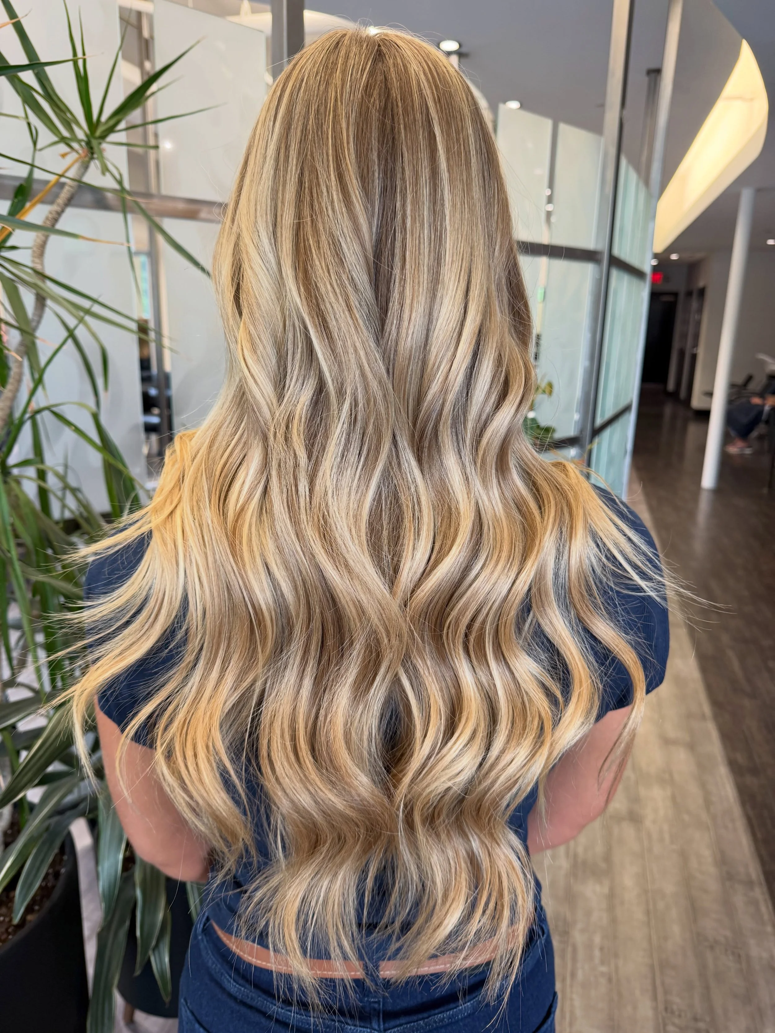 Long, bright, and blended to perfection ✨☁️💛 
#highlights #hairsalon #skysalon #blonde