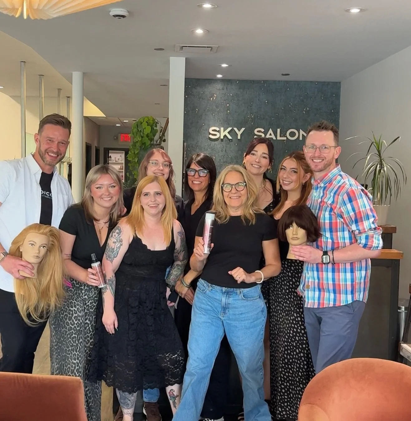 Our team joined Joico for a hands on bob cutting class, adding new techniques and fresh inspiration! ☁️✂️✨ 

#haireducation #ohiohairstylist #bobcut #behindthechair #saloneducation