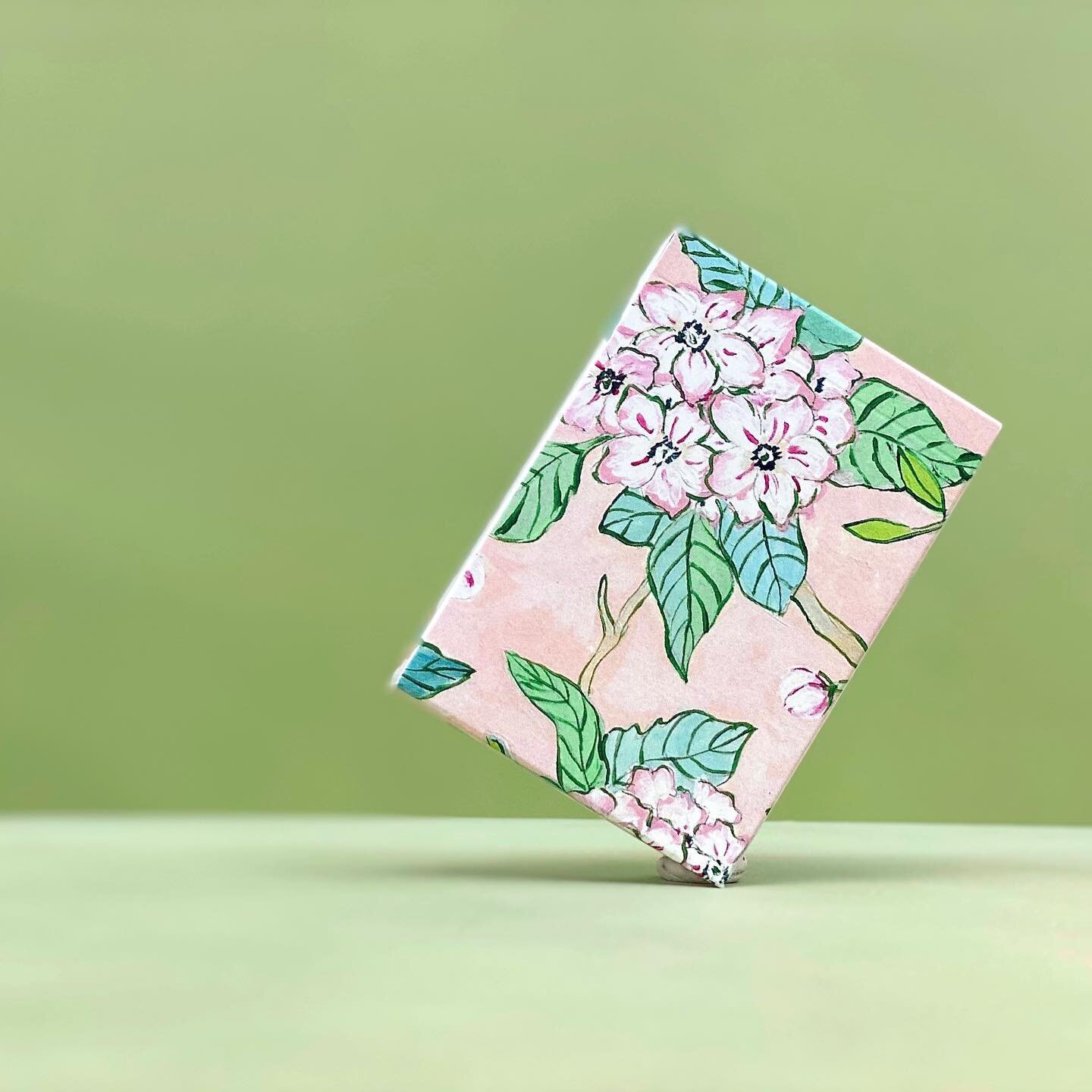~secret garden~ playing cards! Online @ the link in my profile and so pretty 😍 PLUS: a big announcement in my stories! 

#secretgarden #cottagecore #grandmillennialdecor #grandmillenialstyle #chinoiserie