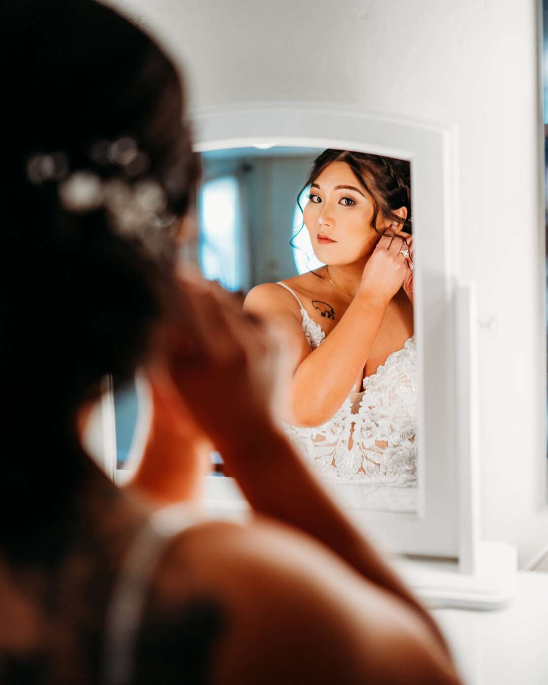 When you have the right team on your side, it makes all the difference. We're here to help you create a beauty look that's just as special as your wedding day​​​​​​​​​
Artist: Lidia Win
Level: Diamond
Photographer: @karencastorphotography�

#scottsad