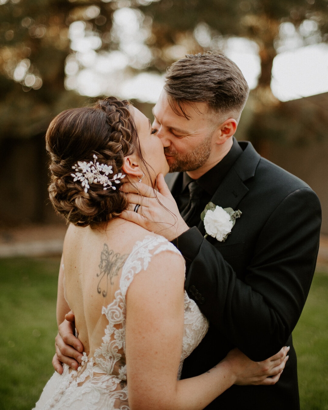 We&rsquo;re so happy to be a part of your wedding day. Let us help you look like a bride with our elegant bridal hair and makeup services!​​​​​​​​​
Artist: Lidia Win
Level: Diamond 
Photographer: @wedcophotofilm

#scottsadalemakeupartists #Scottsdale