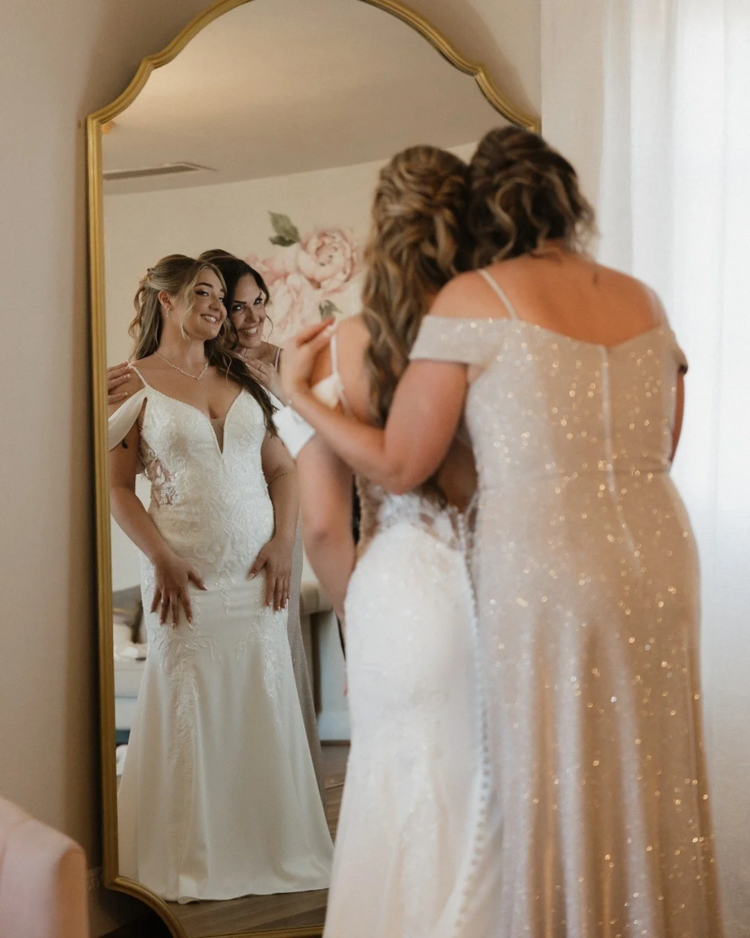 Soft, timeless hair &amp; makeup for the bride &amp;  mom ✨

Artists: Lidia &amp; Netta
Photographer: @sarahfischerphoto

 #phoenixBridalMakeupandHair #phoenixbridalteam #Scottsdaleweddinghairandmakeup #Azbridalhairandmakeupteam