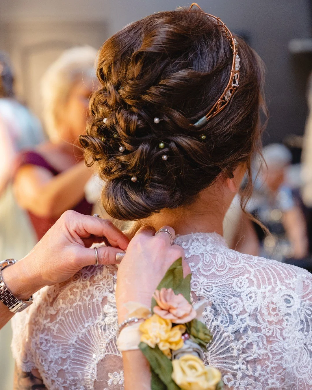 More than hair &amp; makeup &mdash; it&rsquo;s a calm, curated bridal morning. 🤍
Flawless glam, steady energy, and a look that holds all night.

Artist: Lauren
Photographer: @davidorrweddings and @davidorrphotography�

 #phoenixBridalMakeupandHair #