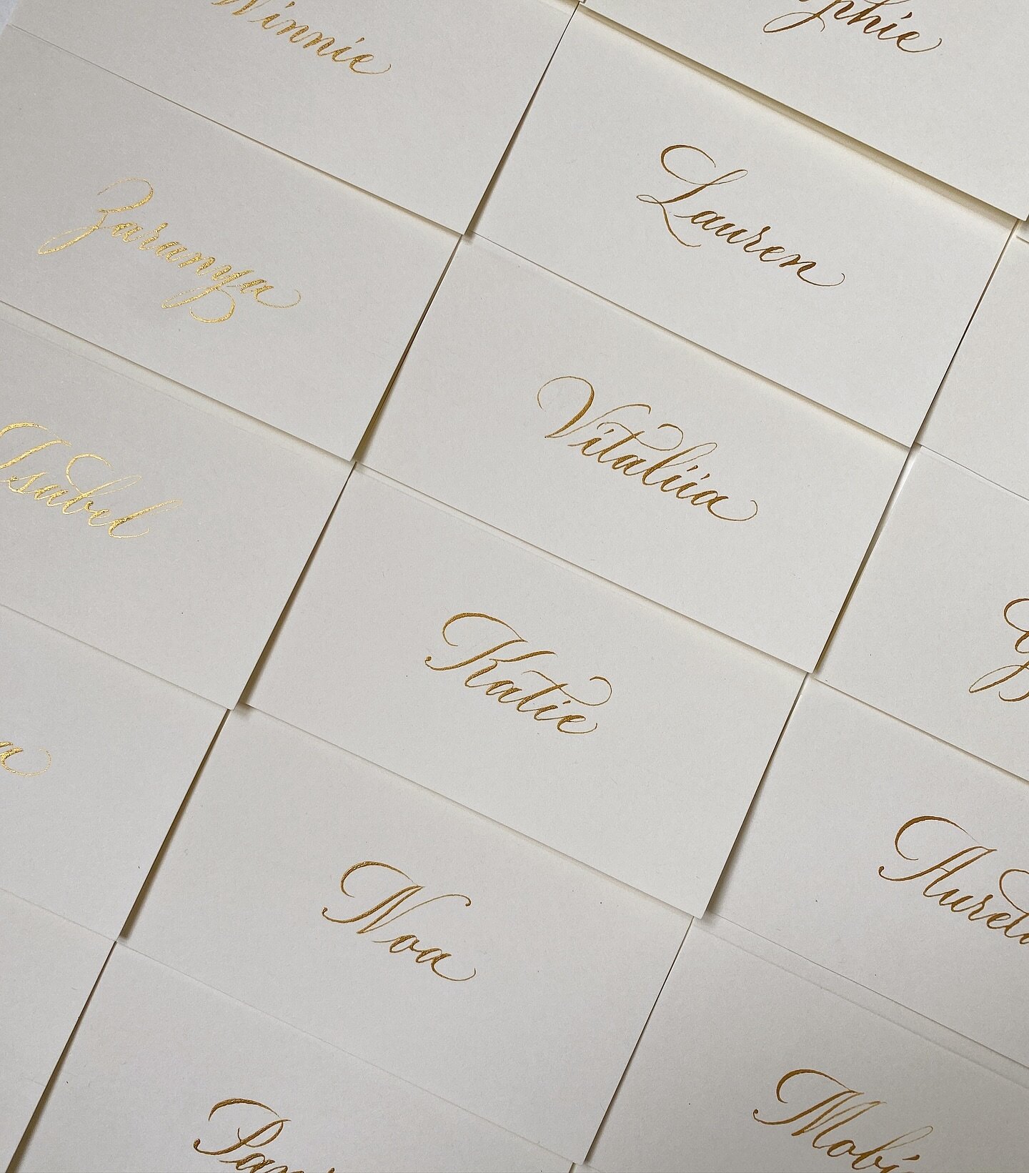 Gold on ivory placecards for @oribe x @zak_com ✨