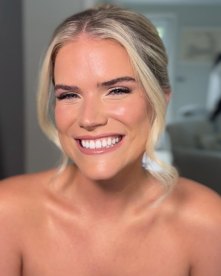 Pure perfection. 🥹 my stunning angel bride, Brittany. You are a vision! Thank you so much for choosing me to be part of your special day 🥰❤️

Makeup by me @beautybyjessicatiffany 

#makeupartist#newportmakeupartist#newportbride#newportweddings#hair