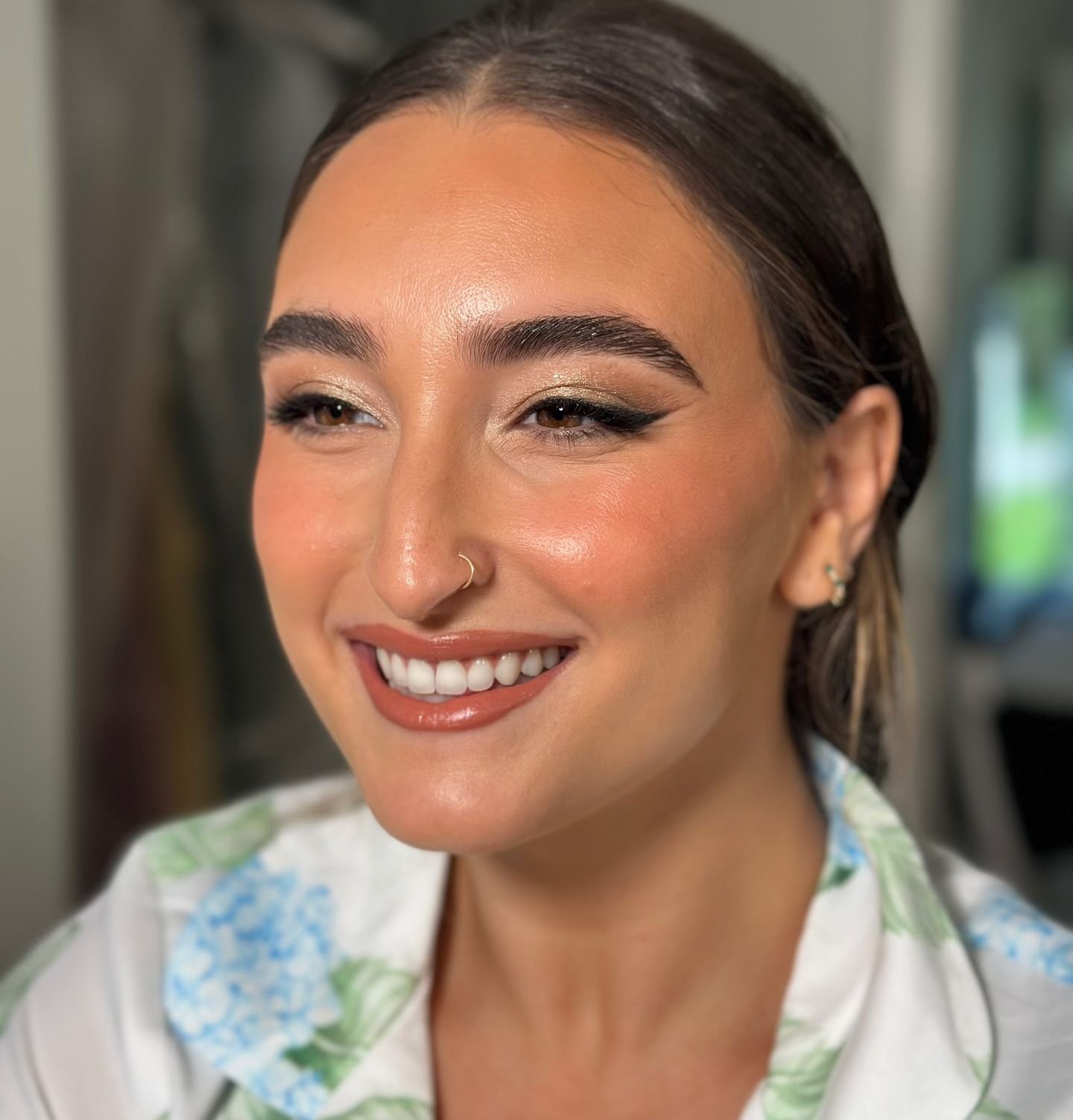 One of my favorite requested looks from September 🤩🔥❤️ a smoked out cat eye with a touch of shimmer!

Makeup by me @beautybyjessicatiffany 

#makeupartist#newportmakeupartist#newportbride#newportweddings#hairstylist#bostonhairstylist#bridalhair#new