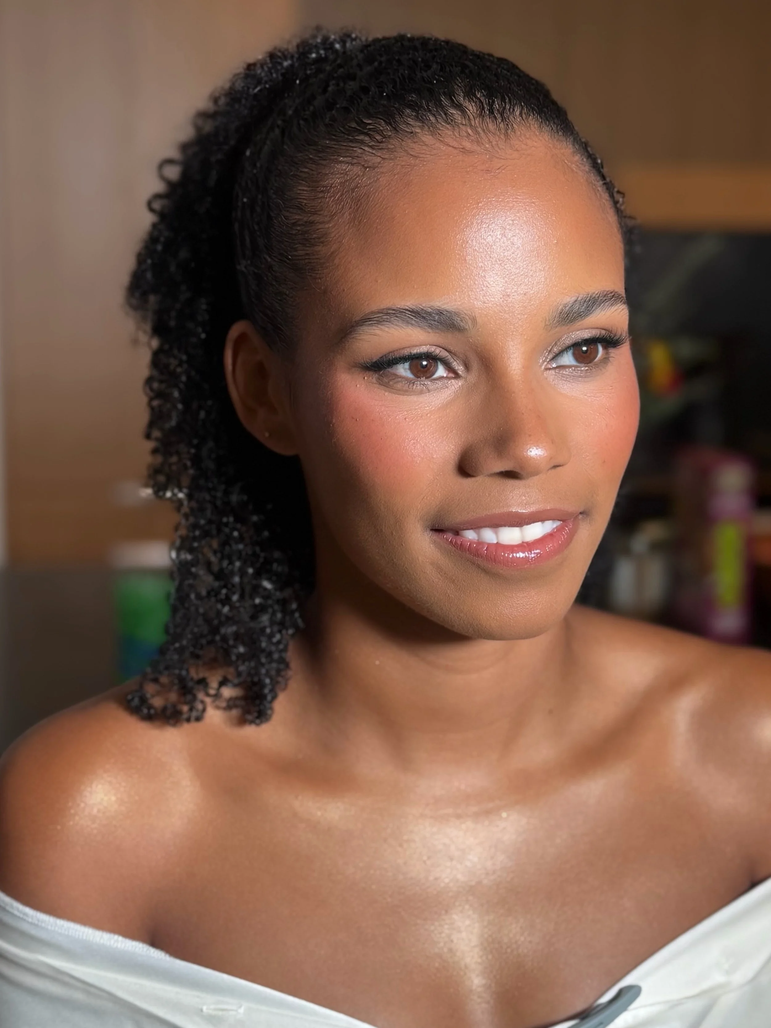 That &ldquo;marrying your best friend&rdquo; glow 🥹🙌🥰🔥😍

Makeup by me @beautybyjessicatiffany 
Hair by @theloftmedford 

Design and planning @maddenmadeevents 

#newportmakeupartist#newportbride#bostonmakeupartist#capecodmakeupartist