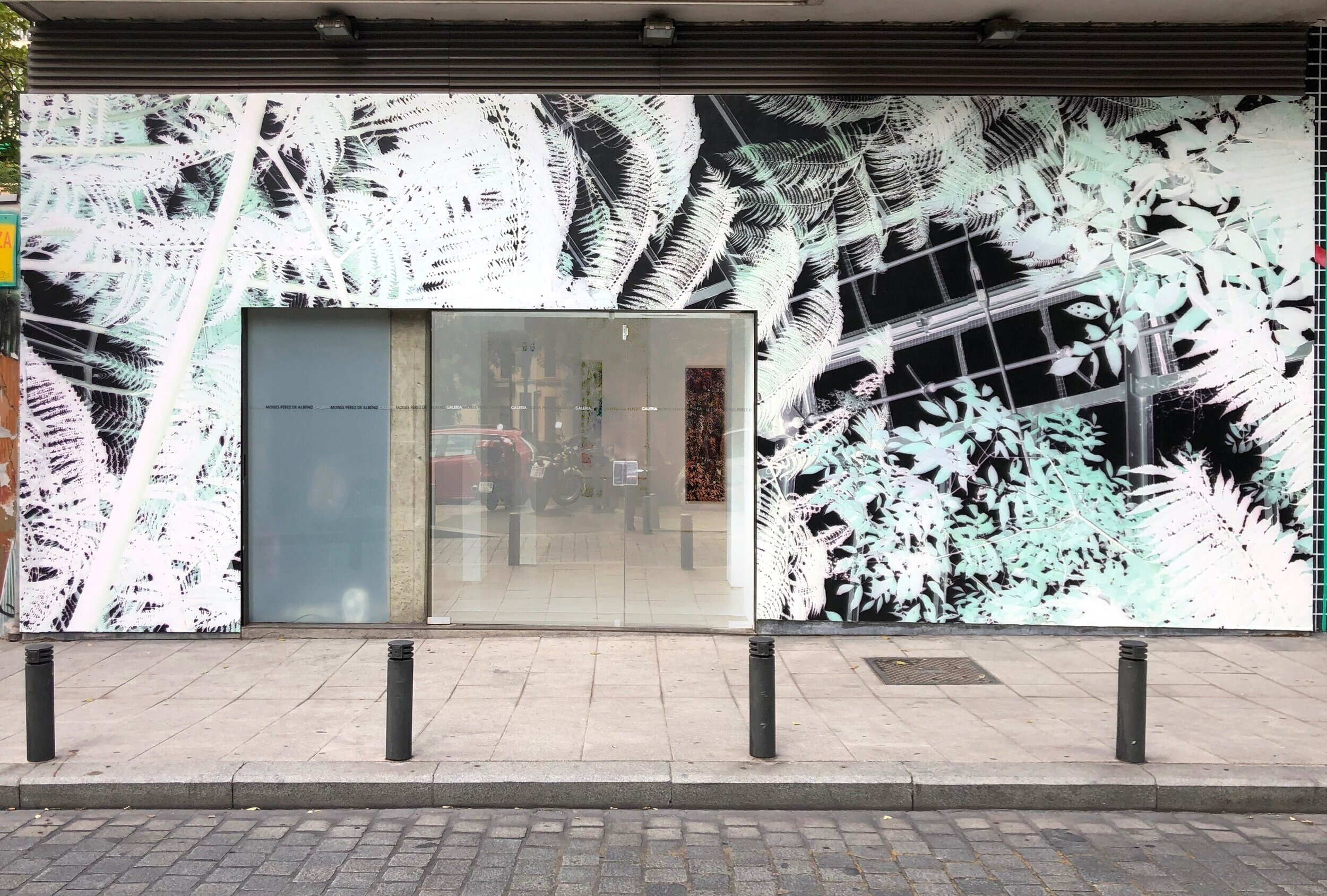   Front of the gallery.  Exhibition:  Four seasons.  2019 