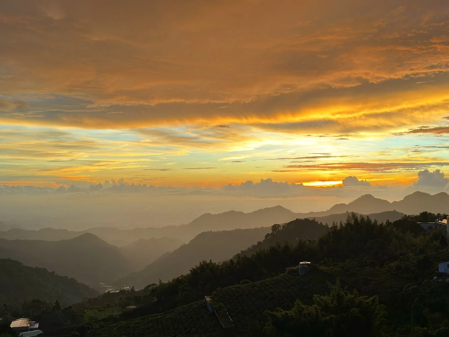 I&rsquo;ve had the good fortune and blessing in my journeys to witness and record some spectacular sunsets. Last night was one of the best. A 25,000 step journey in high humidity and 6500 feet plus altitude took its toll but all the new birds and vis