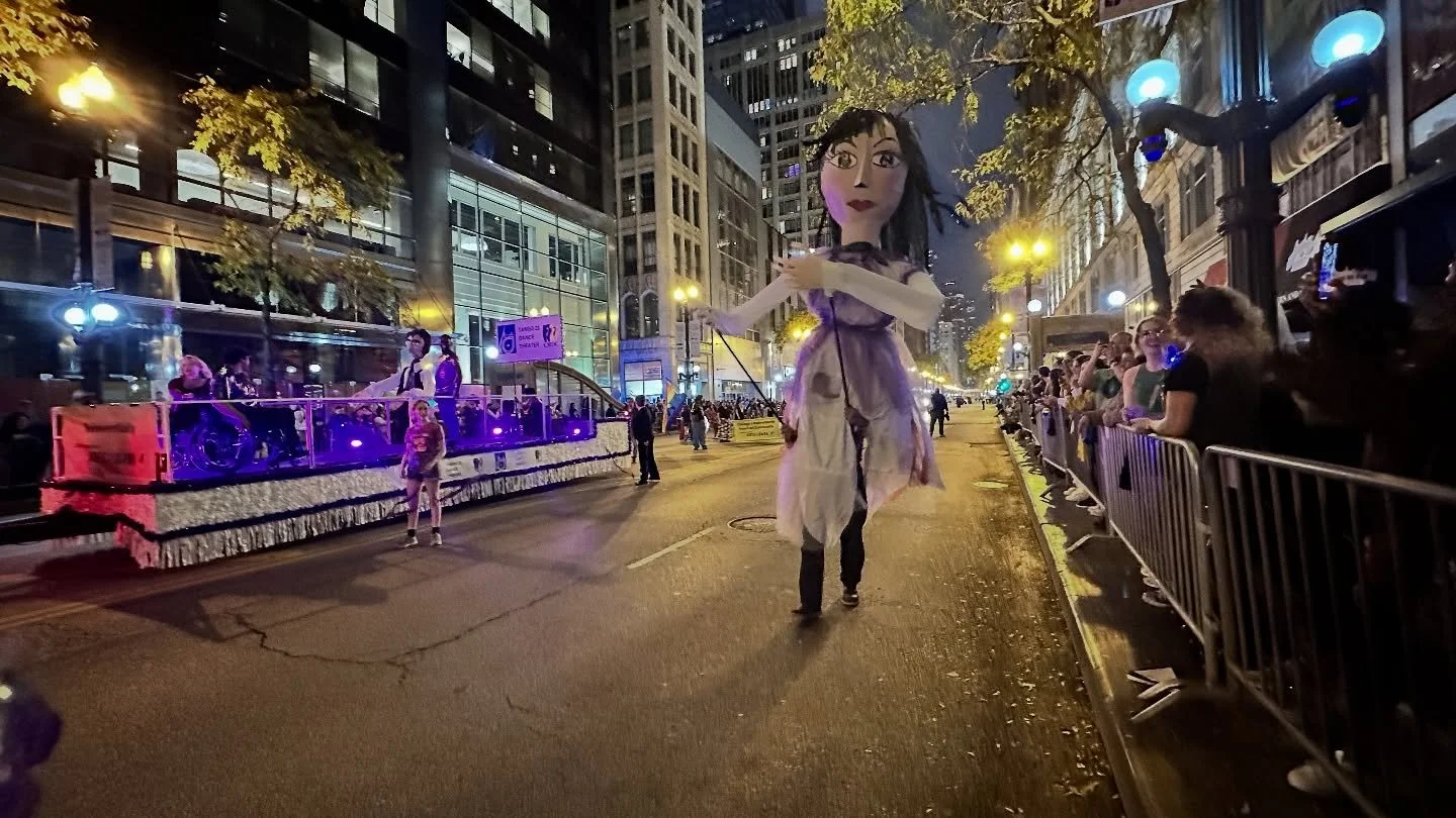 Working on my puppeteer skills on Saturday night at the Arts in the Dark parade.

#puppet #puppeteer #parade #artinthedark #chicago