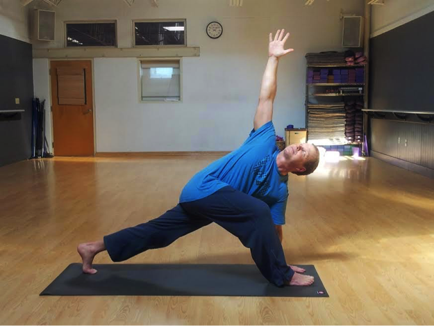  Parivrtta Anjaneyasana or Revolved Lunge Pose has many variations and modifications. This pose stretches the psoas and hips. It also aids in digestion, and strengthens the quadriceps, glutes and core