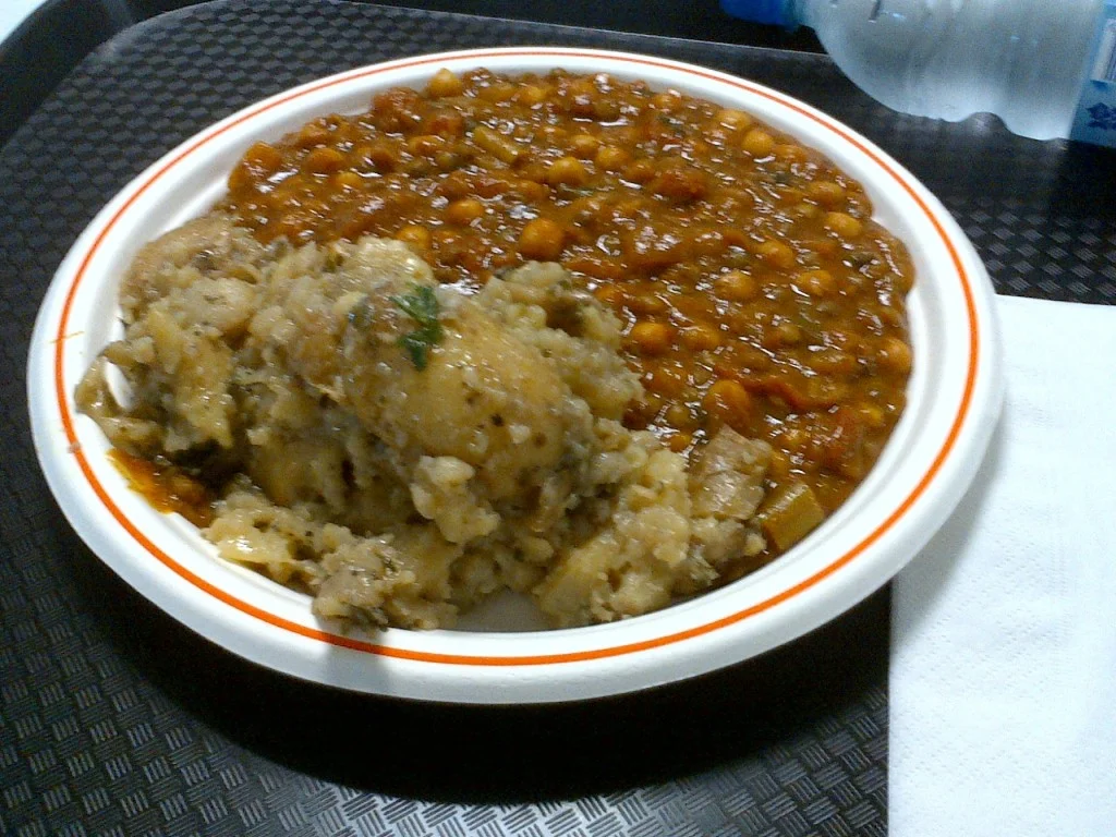 Or a taste of a quite good press center meal? This is pumpkin curry with lentils and apples, and a side order of crushed potatoes.