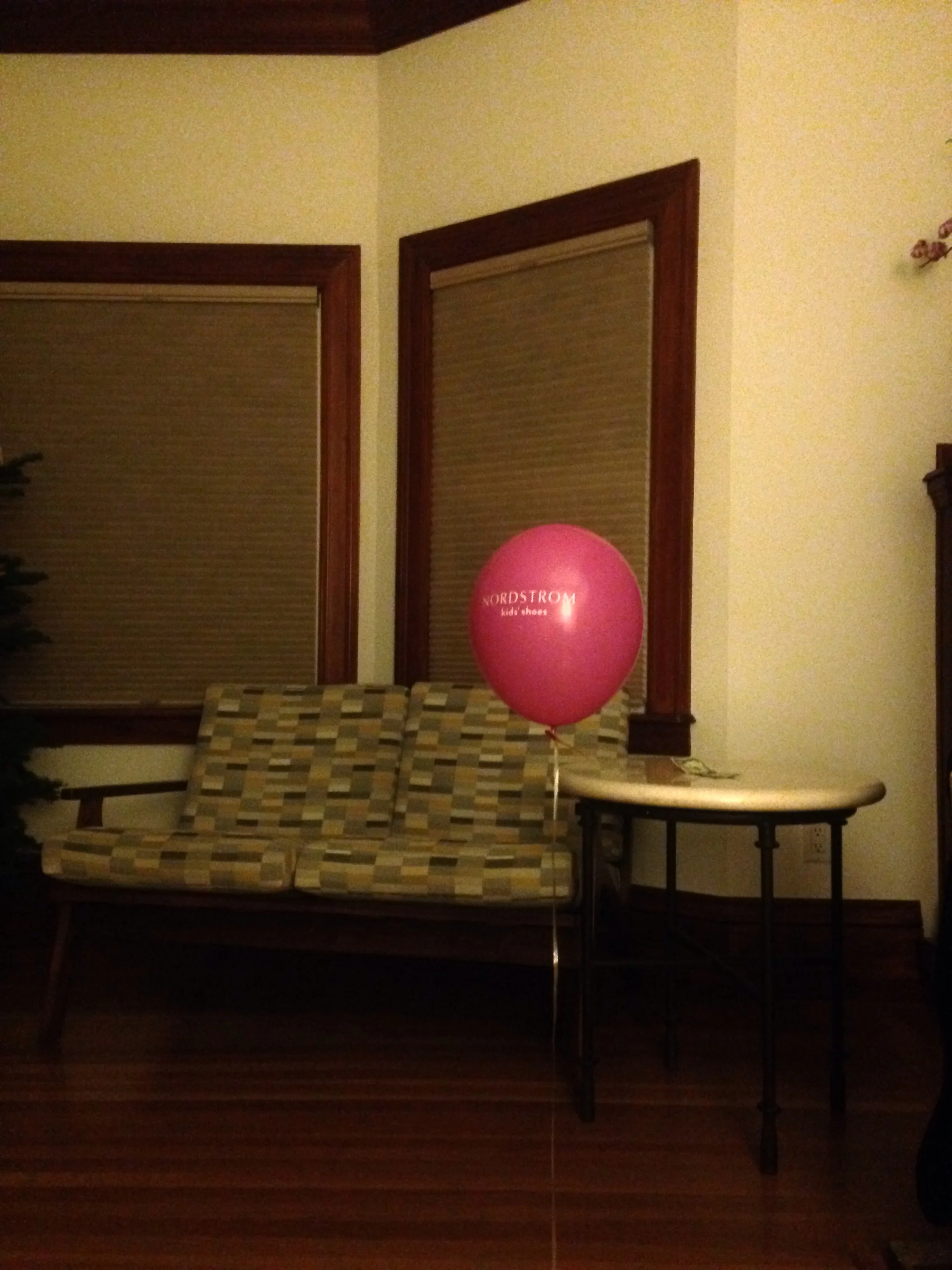 Complimentary balloon in living room, San Francisco, December 29, 2016. 
