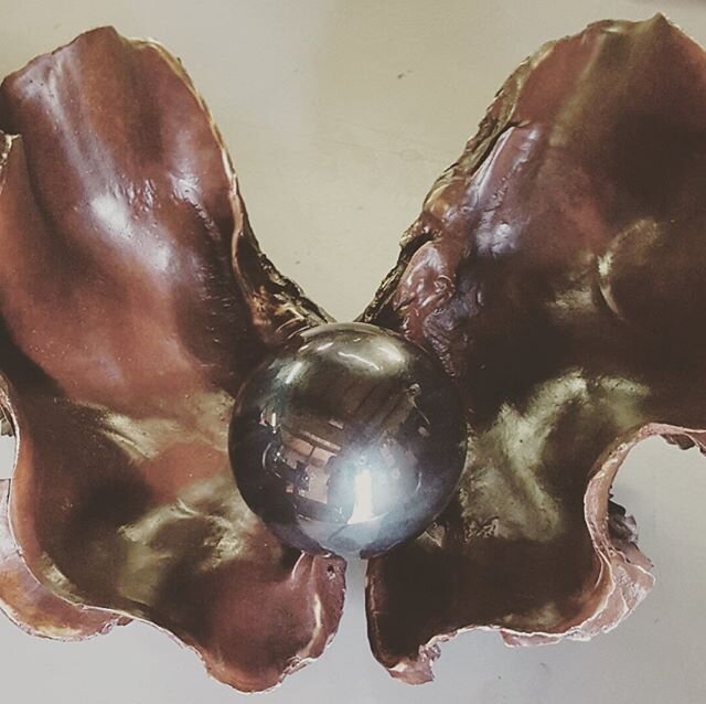 Bronze cast giant clam with a hand blown glass black pearl. Private collection, 2010

#giantclam #bronzefoundry #bronze #bronzecasting #bronzecastingprocess #glassblowing #tomconsidine #glassartist #bronzerestoration #metalrestoration #metalcasting #