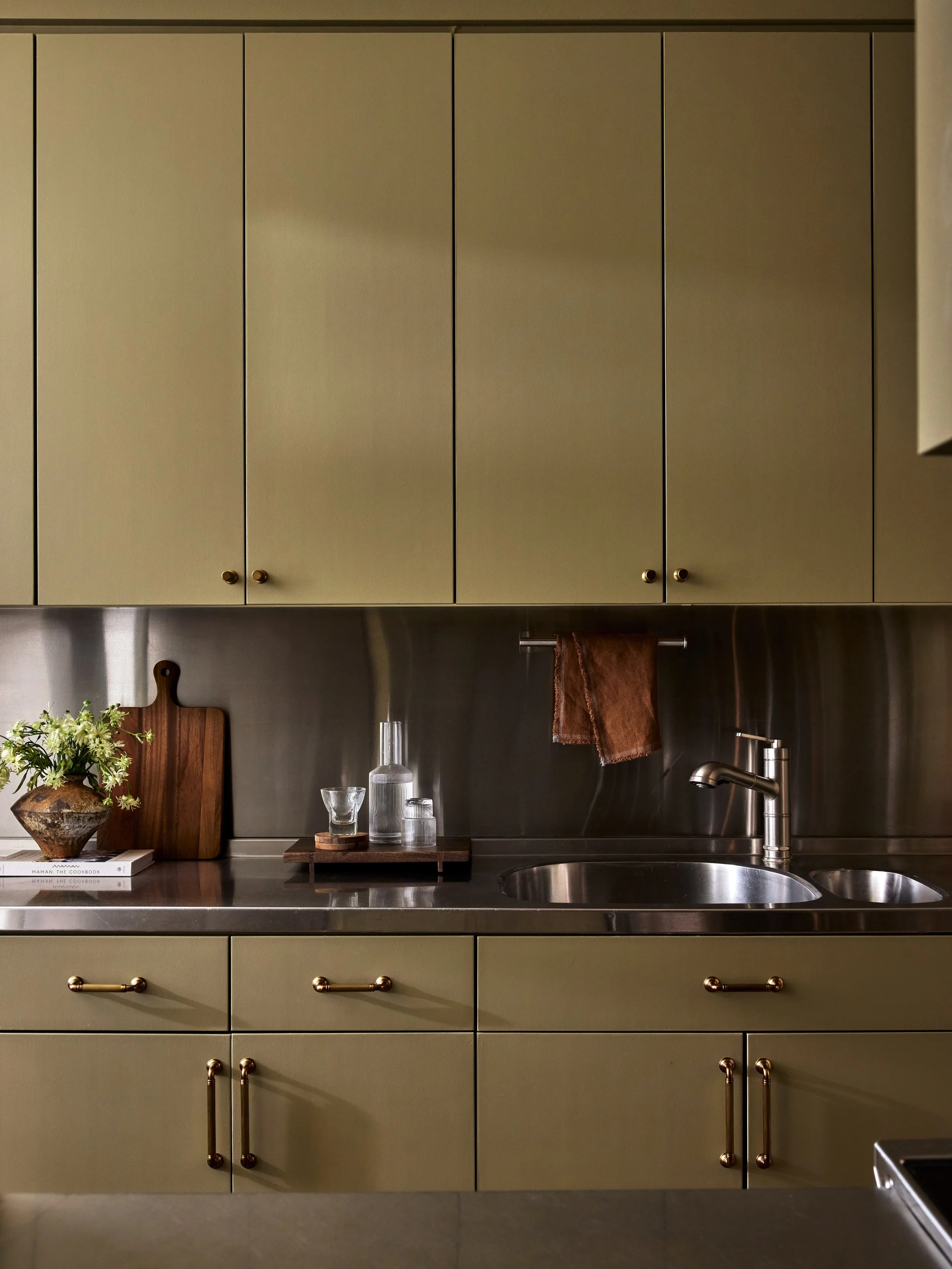 AR_675WestEnd_Kitchen_0113.jpg