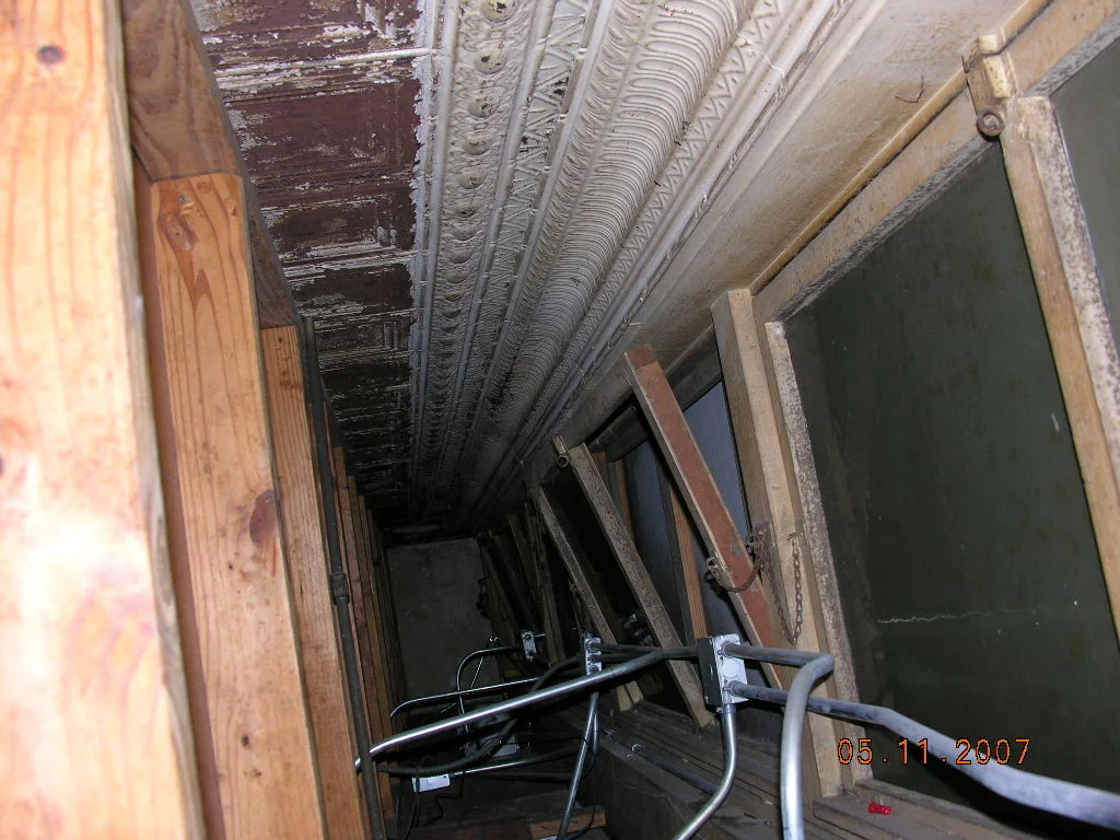 &nbsp; &nbsp; &nbsp; &nbsp; &nbsp; &nbsp; Interior view of encapsulated transom window with pressed metal trim.