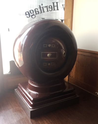 &nbsp;&nbsp;&nbsp;&nbsp;&nbsp;&nbsp;&nbsp;&nbsp;&nbsp;&nbsp;&nbsp;&nbsp;&nbsp;&nbsp;&nbsp;&nbsp; &nbsp;Old bank safe in the lobby of the&nbsp;Texas Tea Room