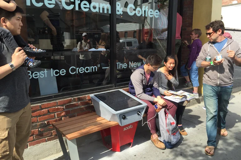 Smart bench in Cambridge Massachusetts.&nbsp;Source: http://www.govtech.com/fs/Boston-Pilots-Smart-Solar-Powered-Benches.html