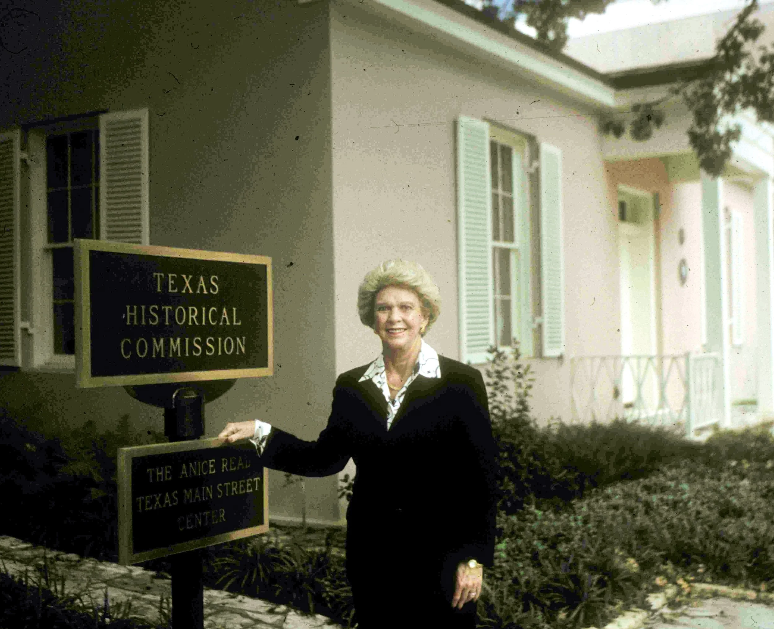 Texas Main Street is a part of the THC’s CommunityHeritage Development Division. CHD’s offices,which are at the edge of the state Capitol groundsin downtown Austin, were named after Mrs. Readin honor of her efforts.