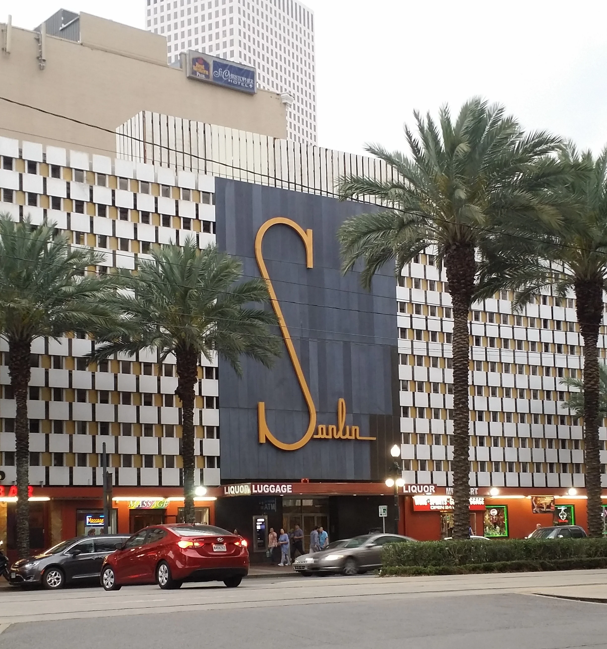 Where: New Orleans, LAWhen: March 2017Another mid-century modern beauty. &nbsp;Here, it is the signage that stands out. &nbsp;Look how large it is! &nbsp;The sign appearance, font and size, &nbsp;is an essential part of mid-century modern architectu…