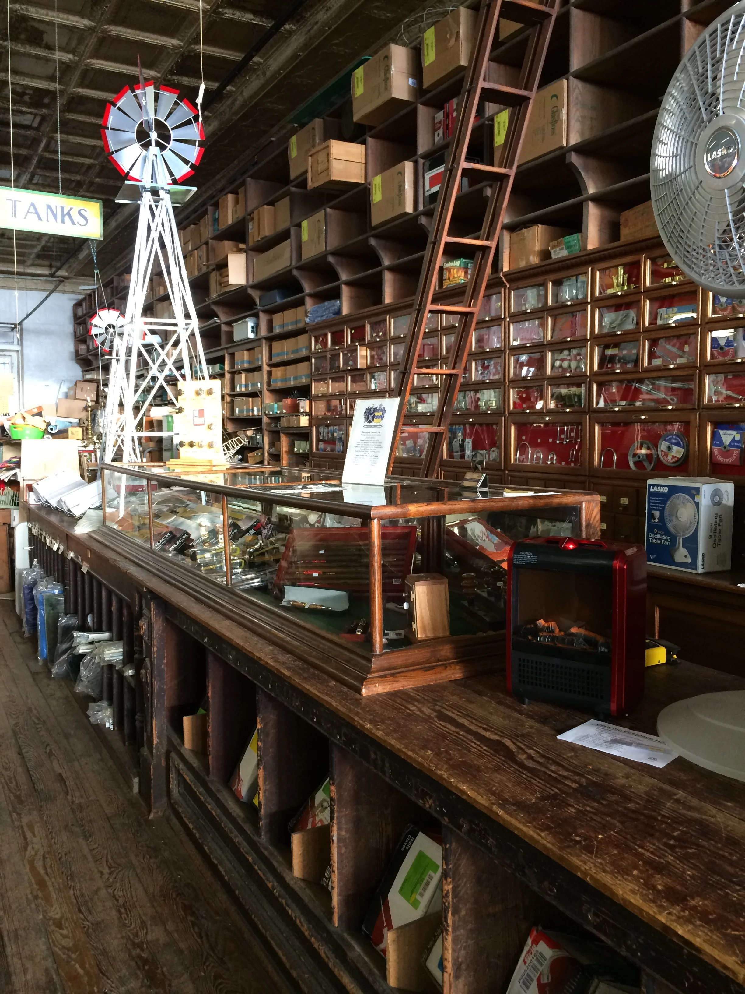 Henne Hardware - New Braunfels