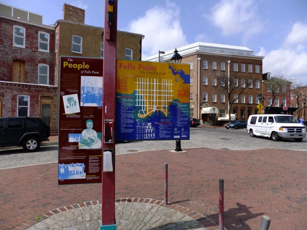 DSCF2151 wayfinding with city history alongside.JPG